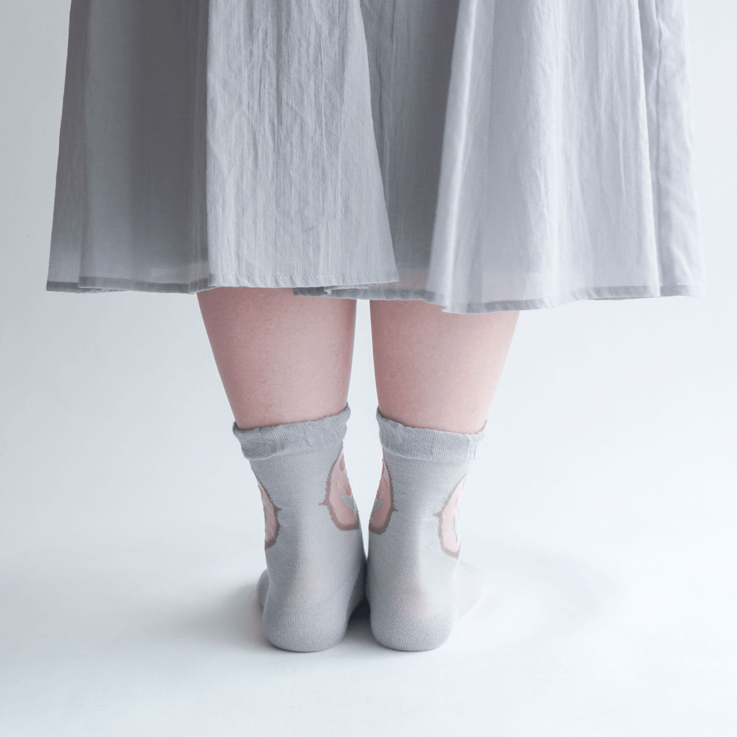 シースルーソックス 丈長  シルク混 くりぬき チューリップ柄 - 画像5