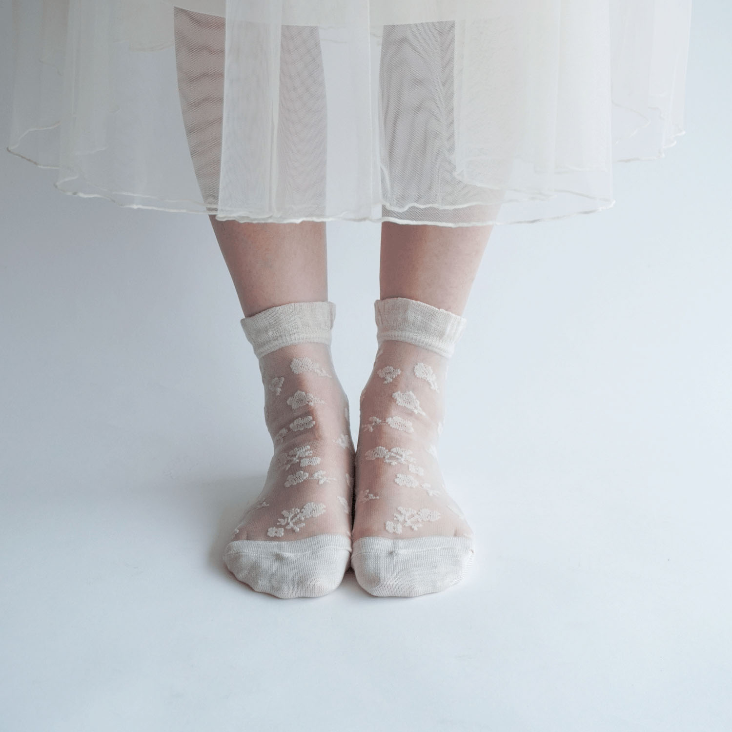 シースルーソックス クルー丈 モノトーン花柄 - 画像10