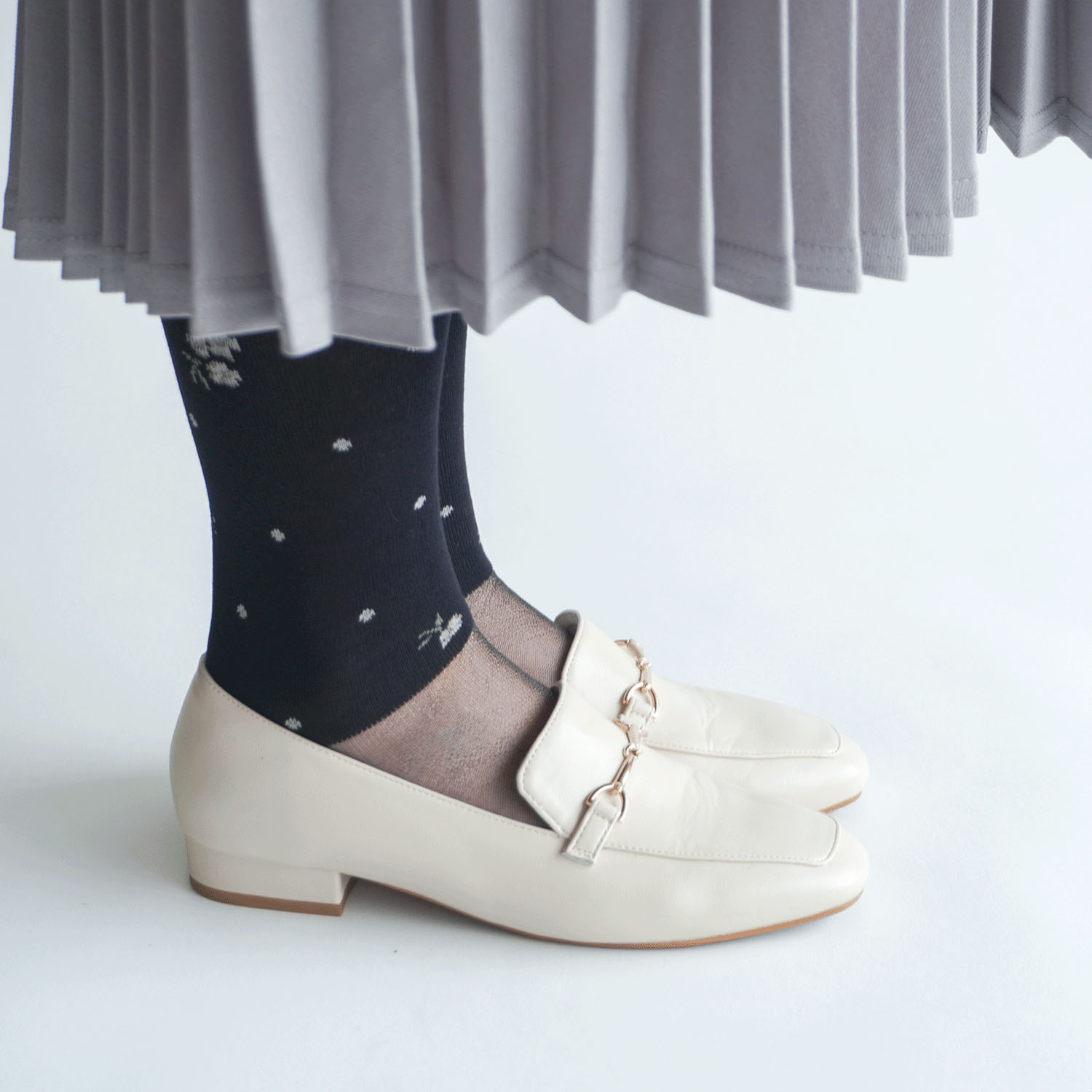 25AW新作 シースルー ハイソックス シルク混 お花柄【在庫限り】 - 画像13