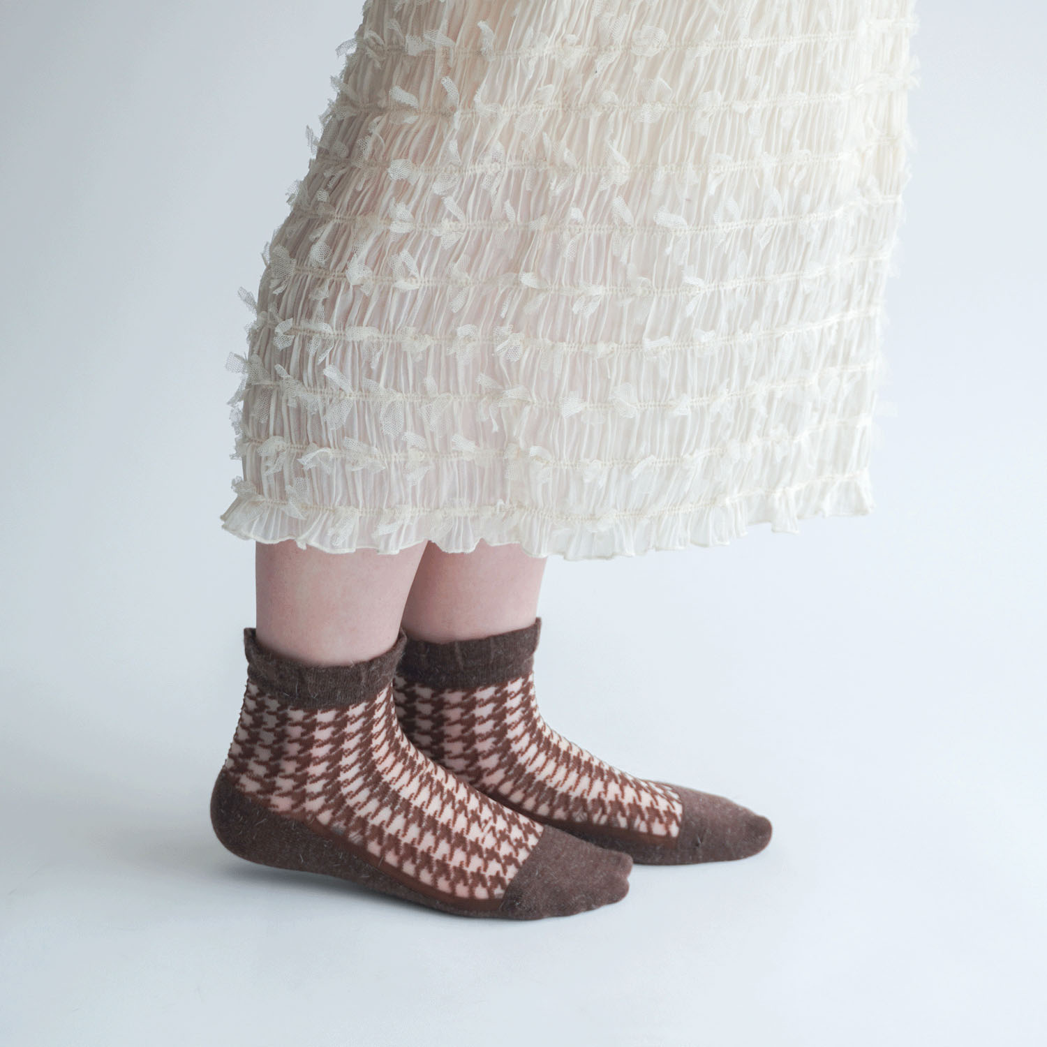 25AW新柄  シースルーソックス クルー丈 アンゴラ混 千鳥柄【在庫限り】 - 画像3
