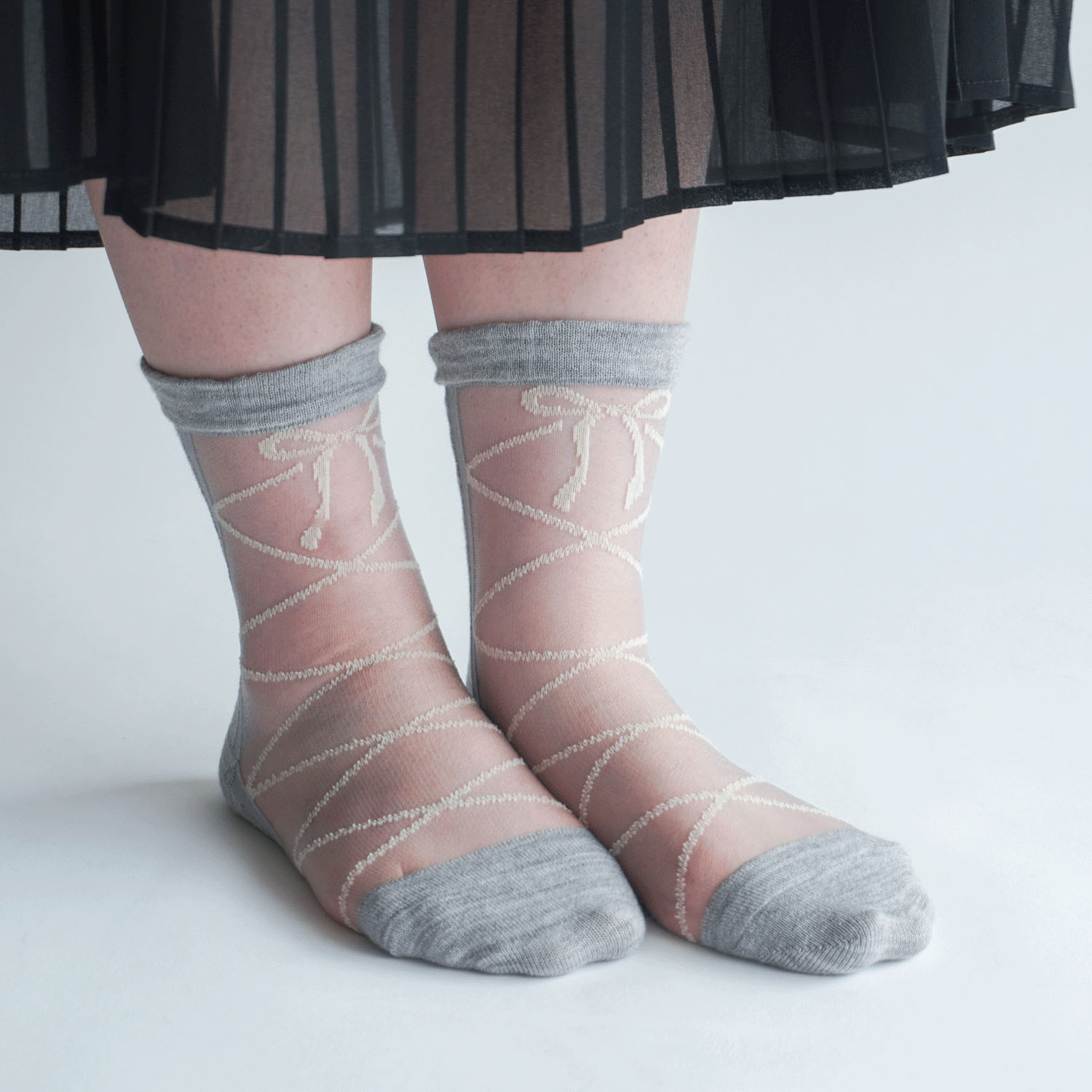 25AW新柄  シースルーソックス ハイクルー  カシミヤ混 リボン柄【在庫限り】 - 画像3