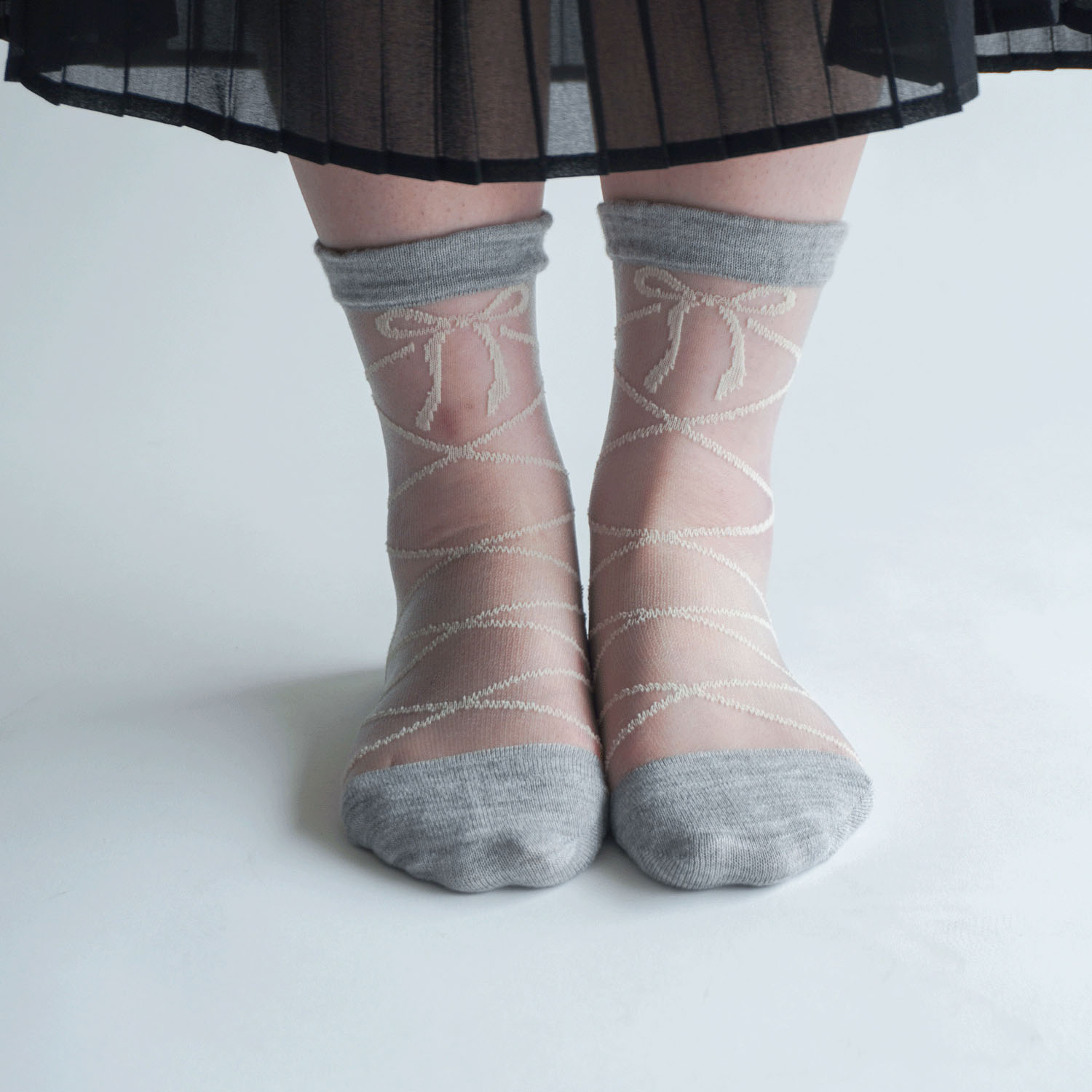 25AW新柄  シースルーソックス ハイクルー  カシミヤ混 リボン柄【在庫限り】 - 画像3