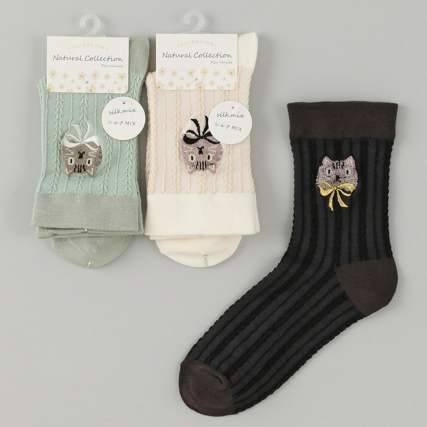 Natural Collection  クルー丈 シルクMIX ねこ柄 りぼん 靴下