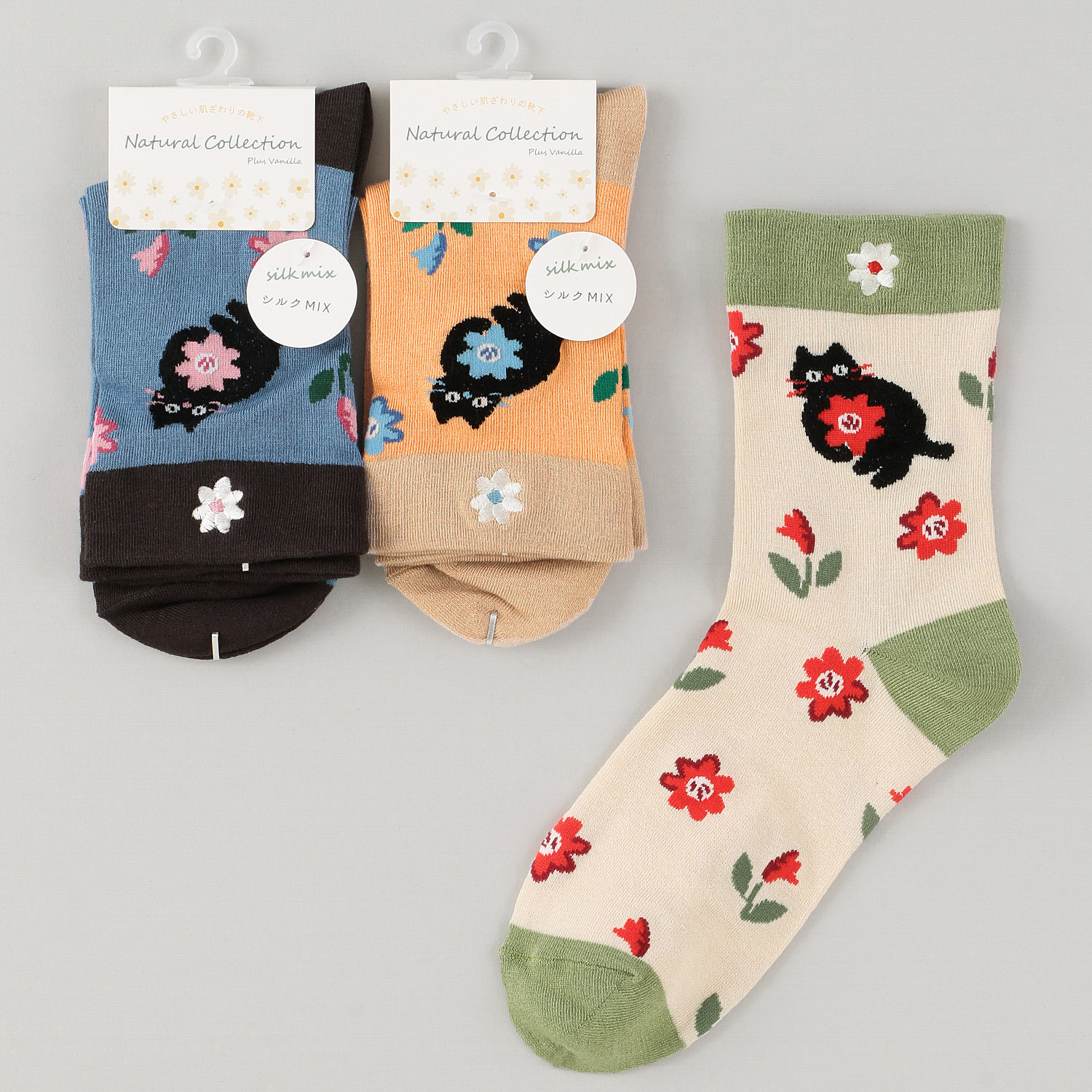 Natural Collection  クルー丈 シルクMIX ネコとフラワー柄  靴下 - 画像1