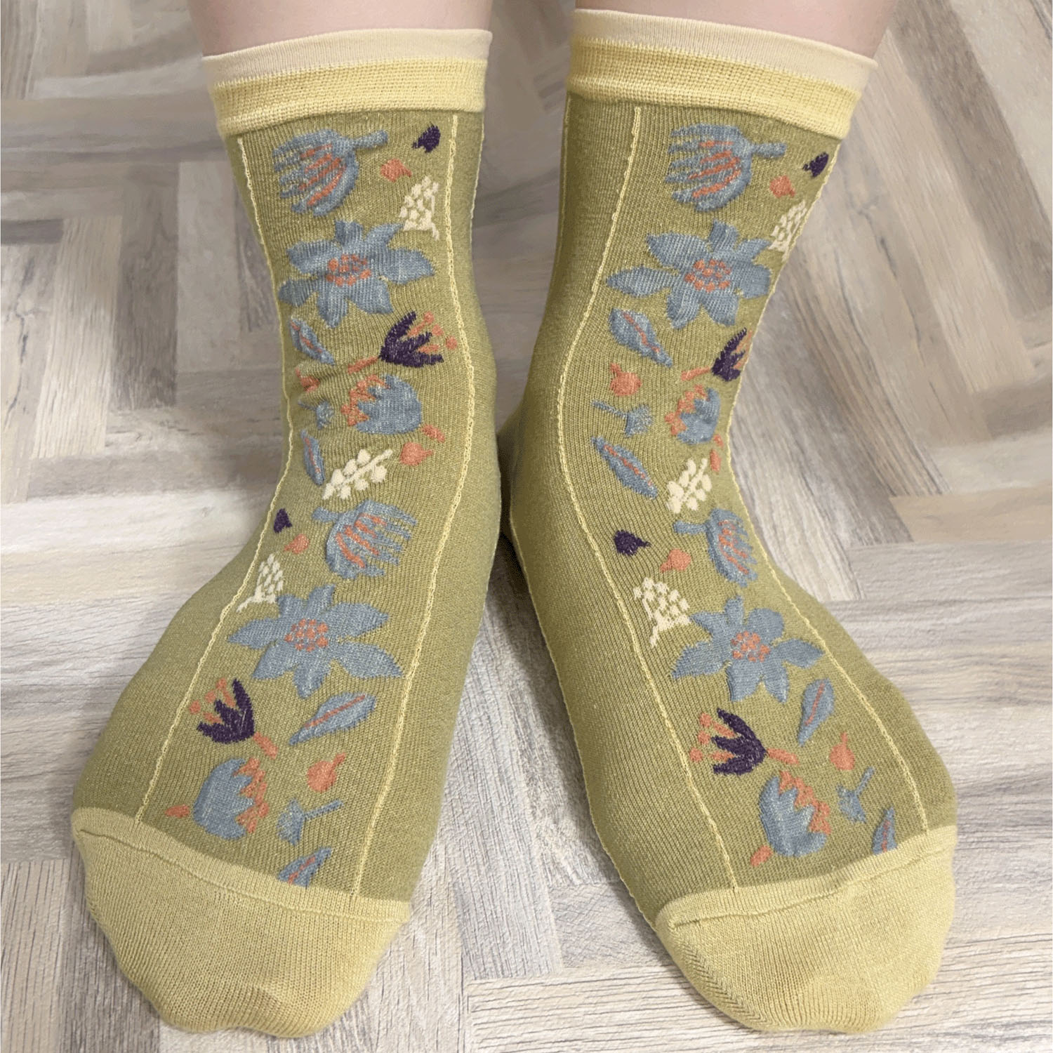 日本製 MOOMINロークルーソックス シルク入り 逆スパセンター花 ミムラ刺繍 - 画像7