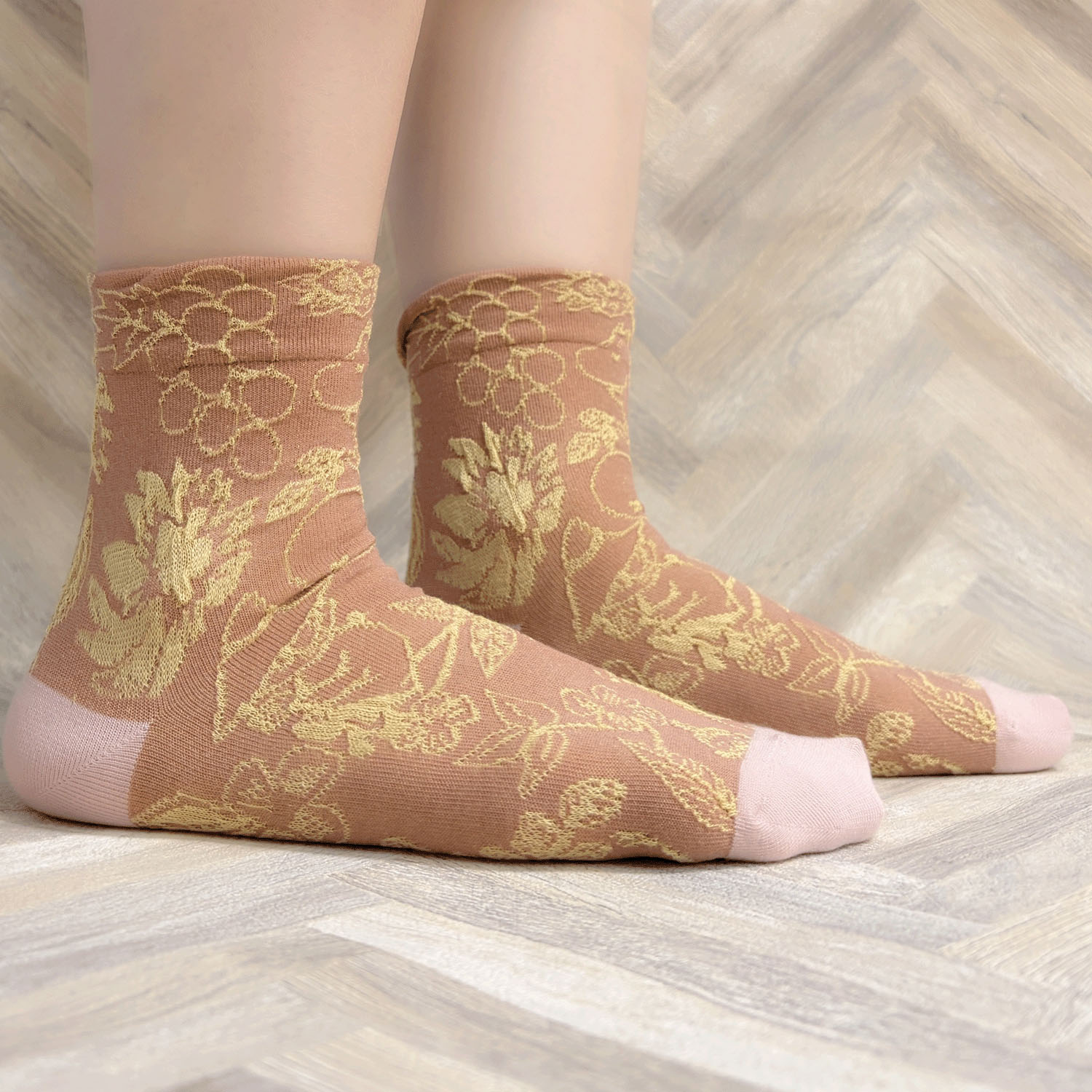 日本製 MOOMINロークルーソックス シルク入り 逆スパフルーツガーデン柄 - 画像3