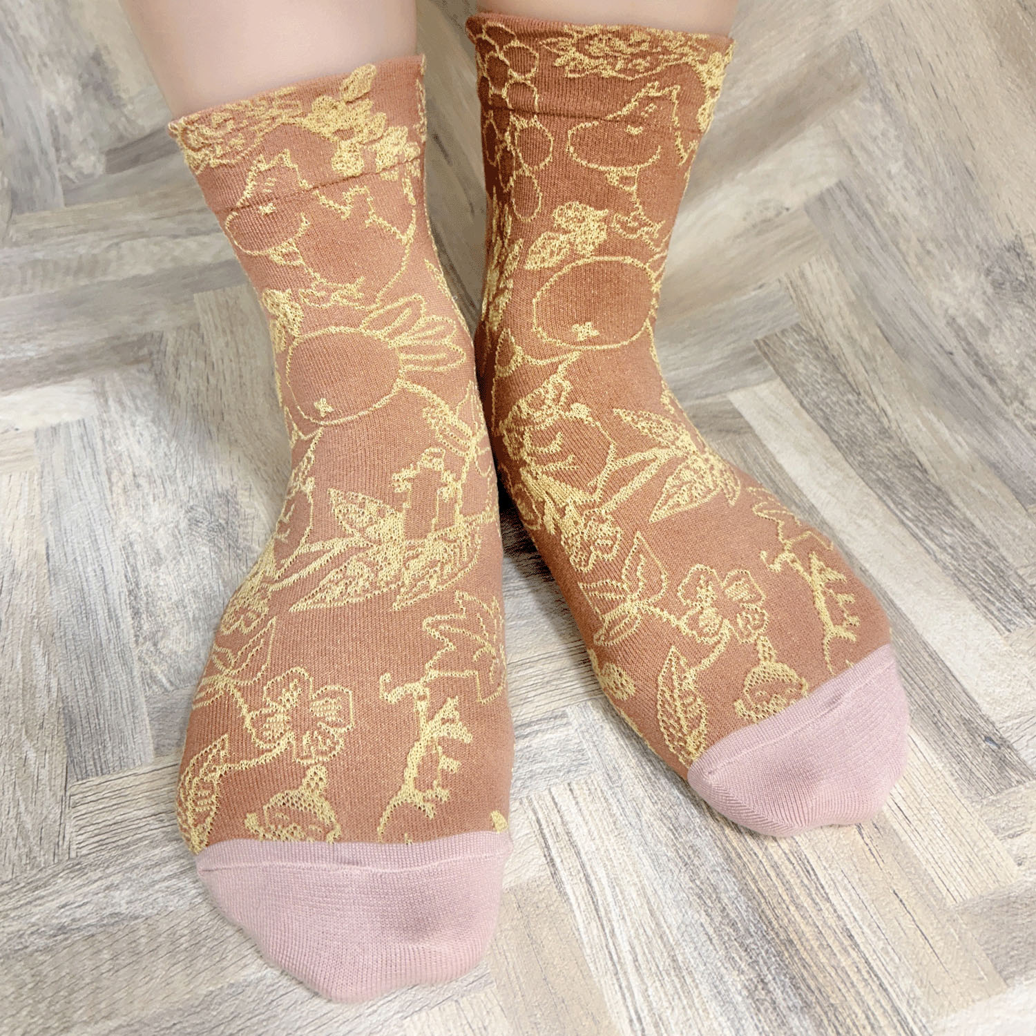 日本製 MOOMINロークルーソックス シルク入り 逆スパフルーツガーデン柄 - 画像4