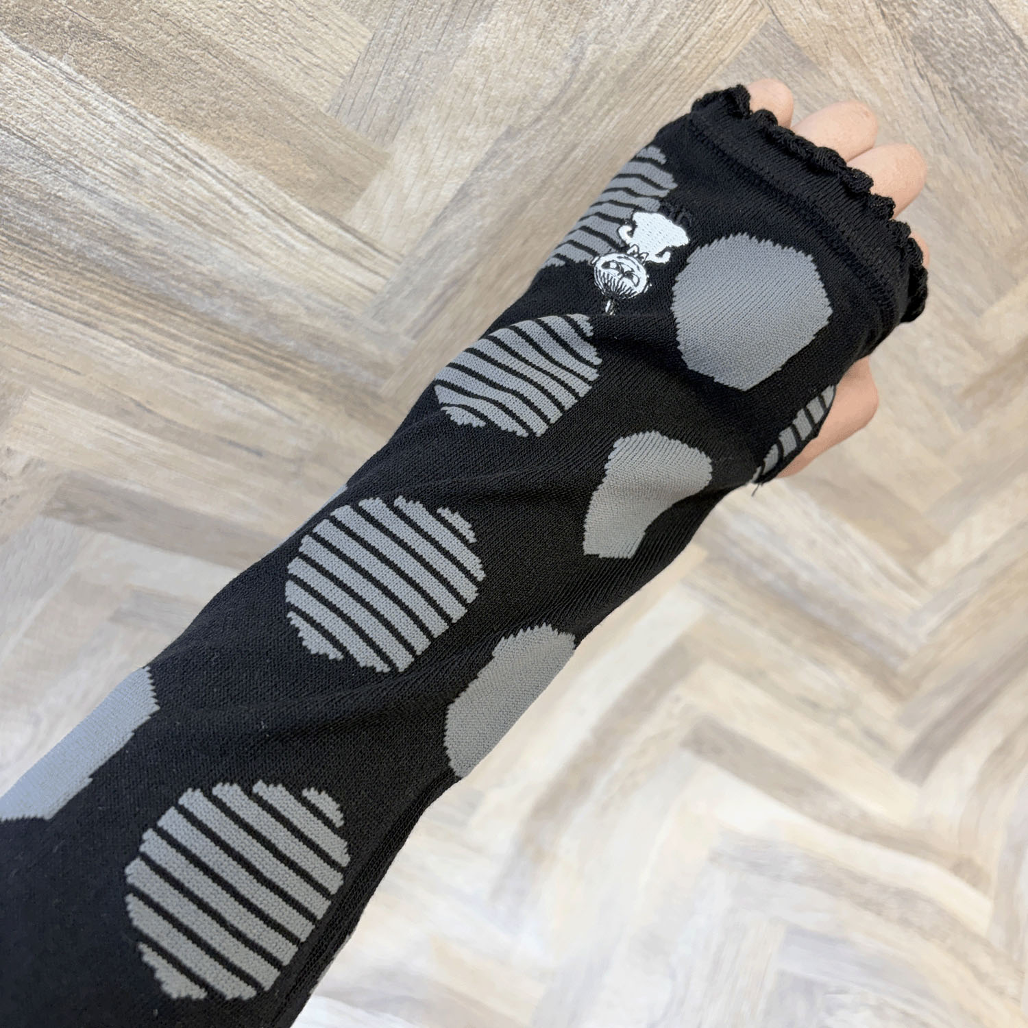 MOOMIN アームカバー UVカット＋冷感 ドット柄ミイ刺繍 - 画像5