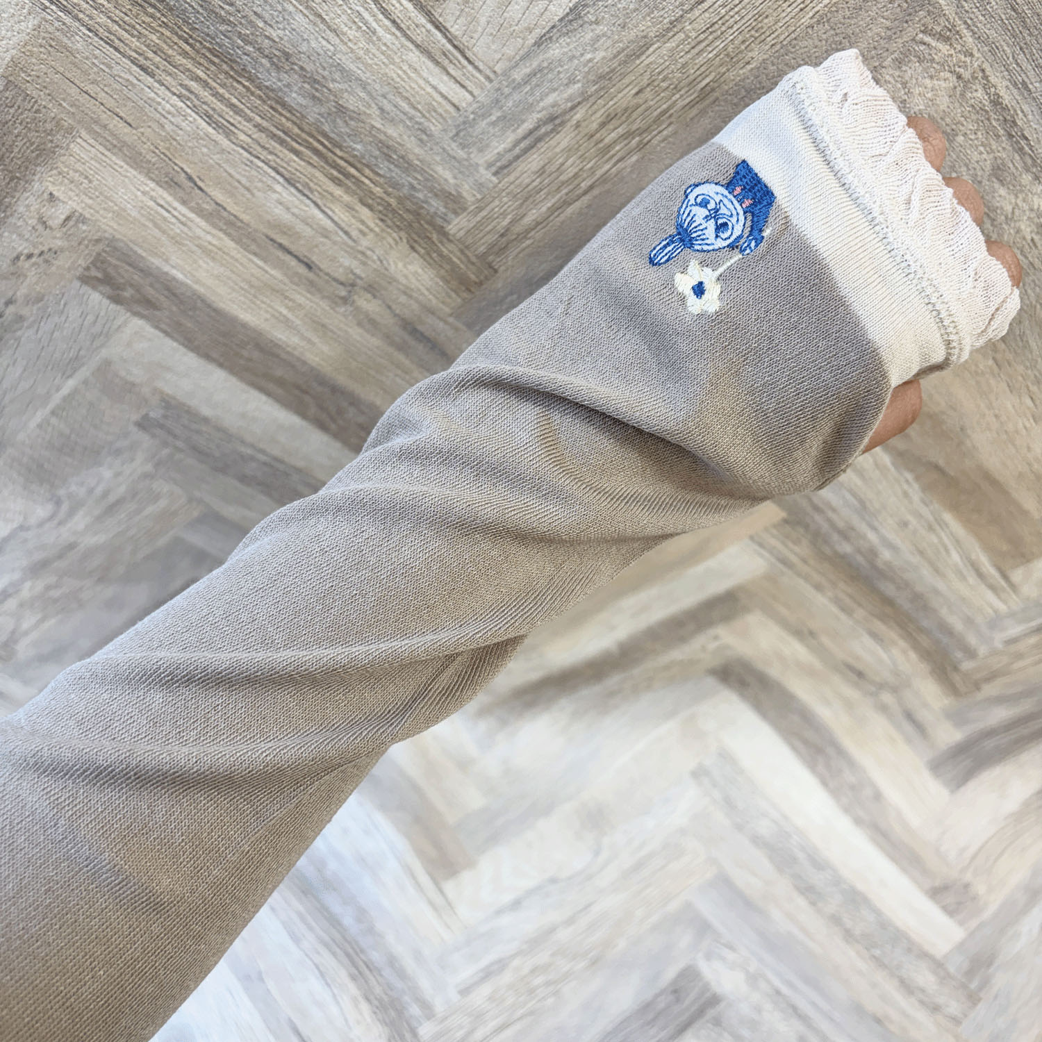 MOOMIN アームカバー UVカット＋冷感 花柄ミイ刺繍 - 画像5