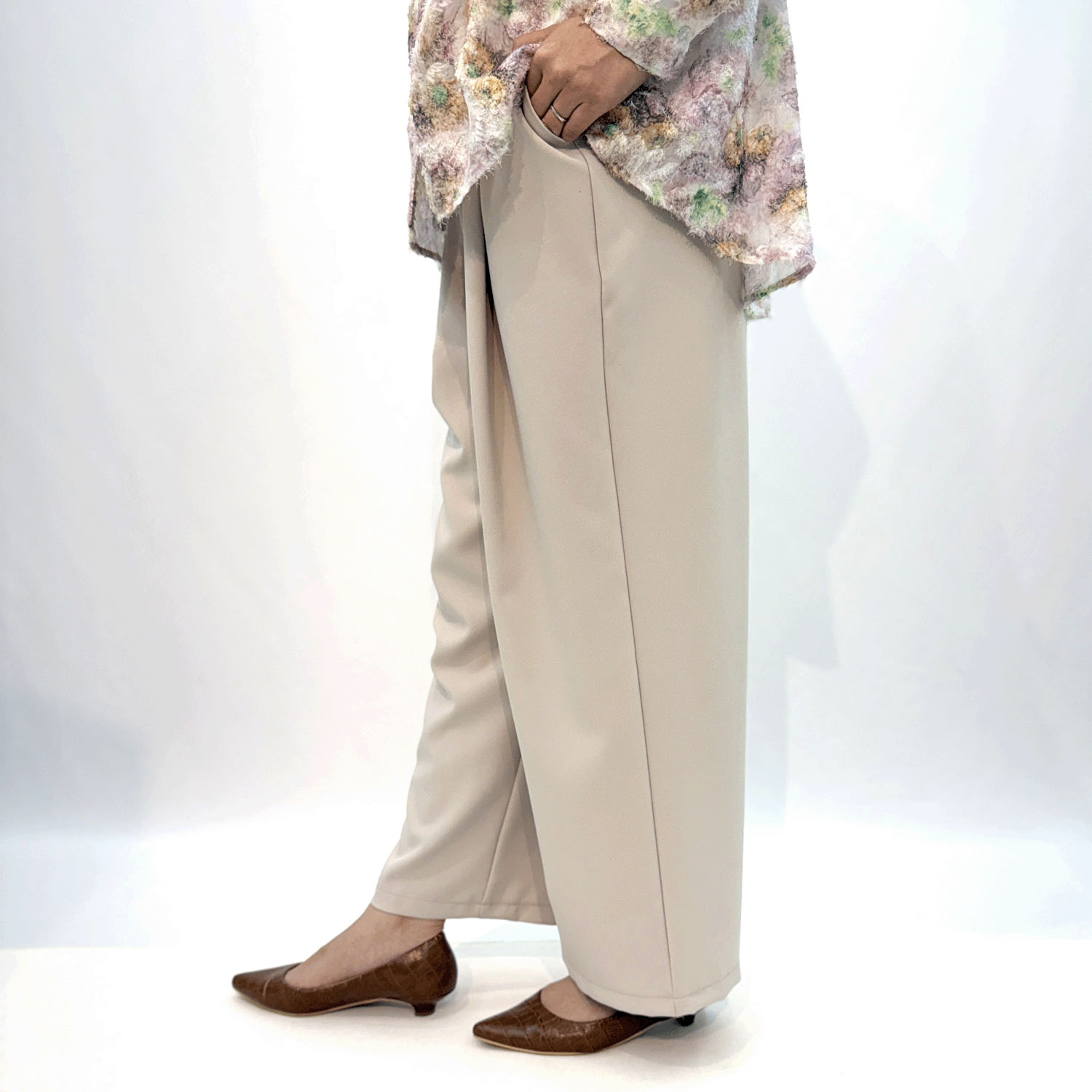 ソフトストレッチ タックワイドパンツ - 画像3