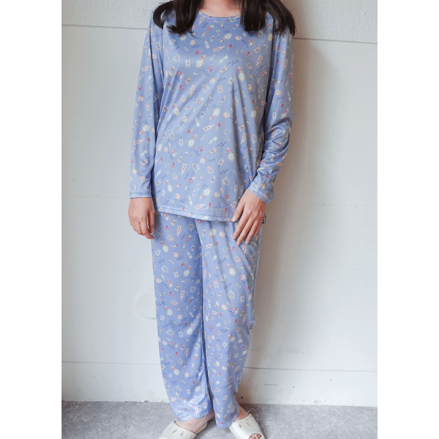 ジョワイユニュイ ポーチ付 携帯パジャマ Tスーツ コスメ - 画像1