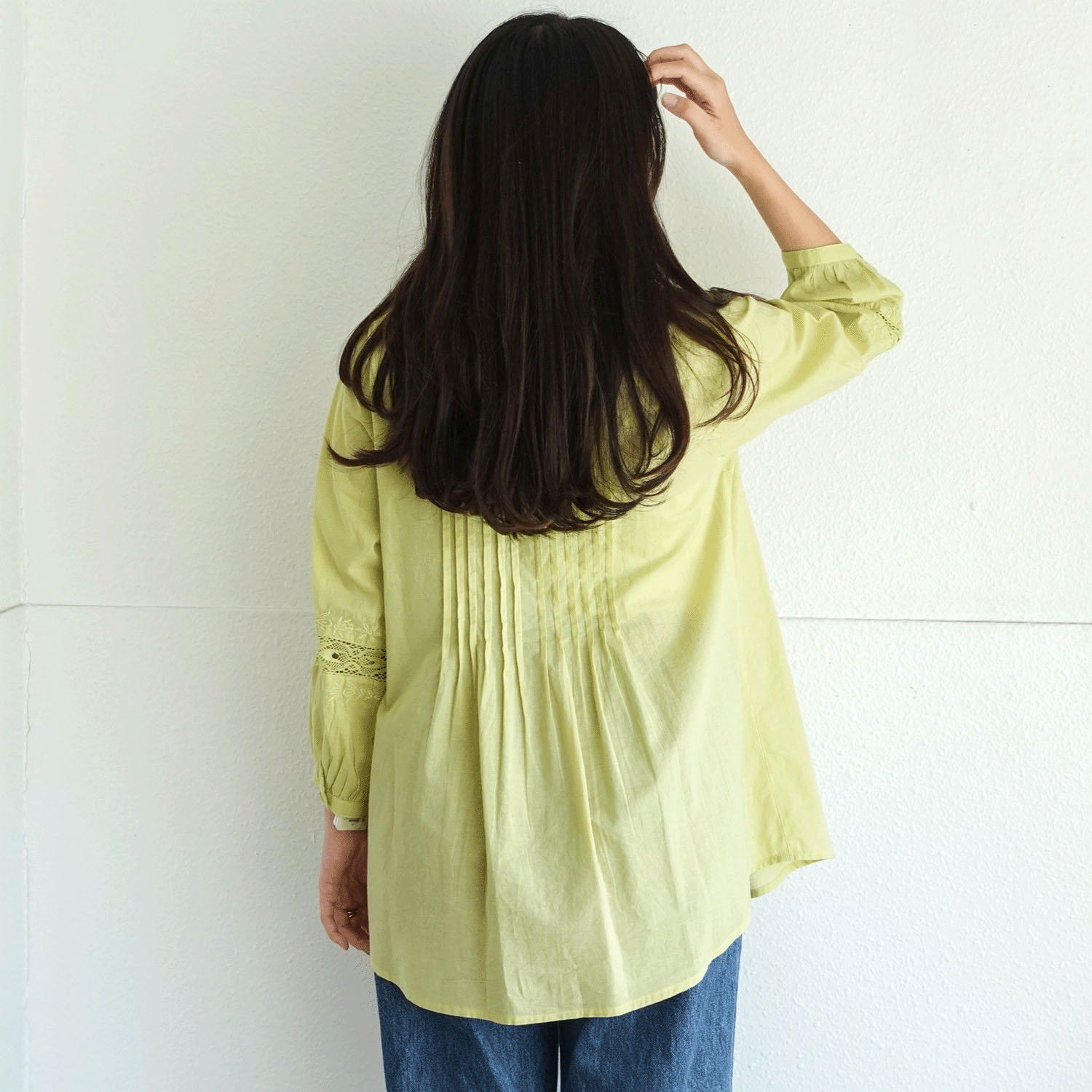 刺繍デザインブラウス - 画像2