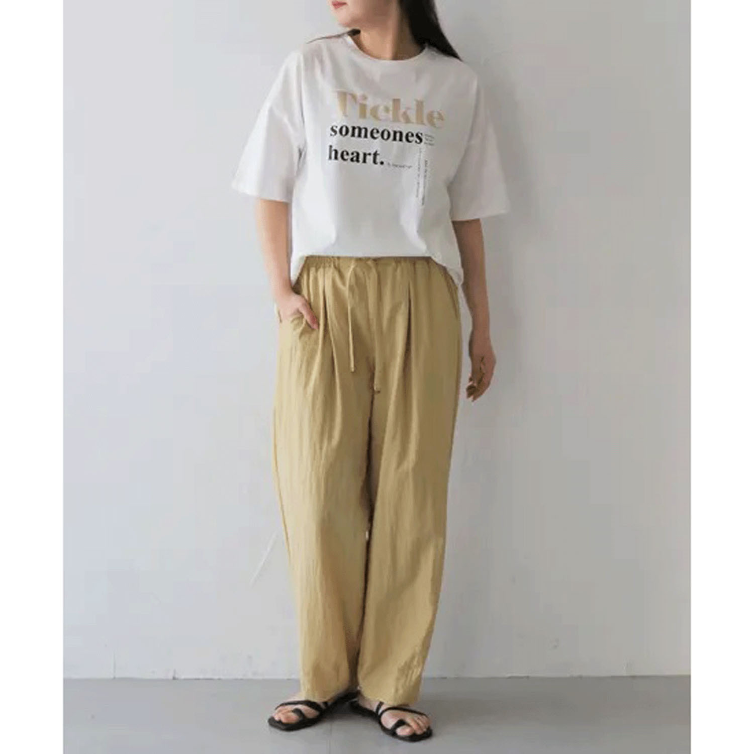 Vingtrois ドライタッチコットン箔ロゴTシャツ - 画像9