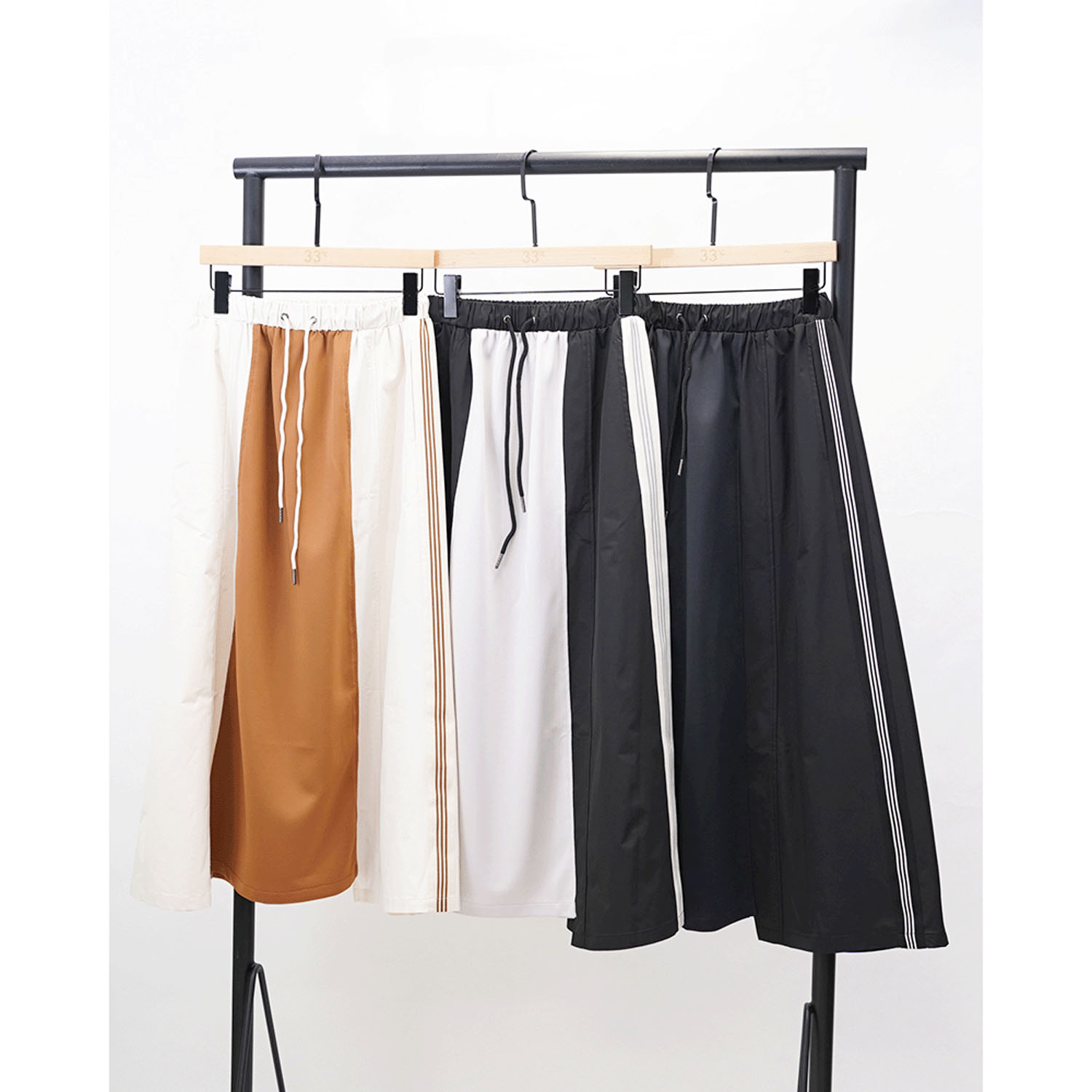 33℃ ライトポンチ×ナイロン切替サイドラインフレアスカート