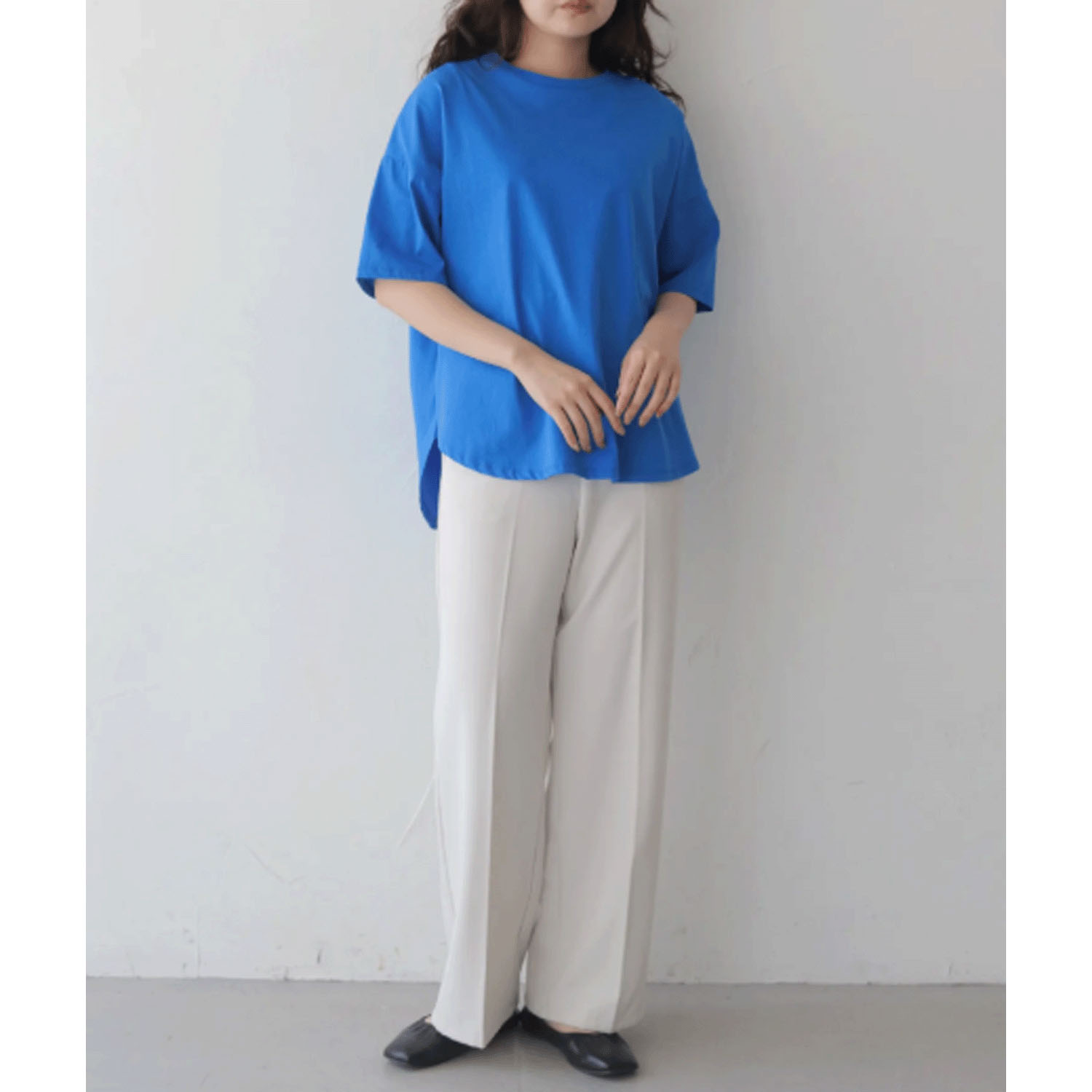 vingtrois ドライタッチコットン裾ラウンドTシャツ - 画像9