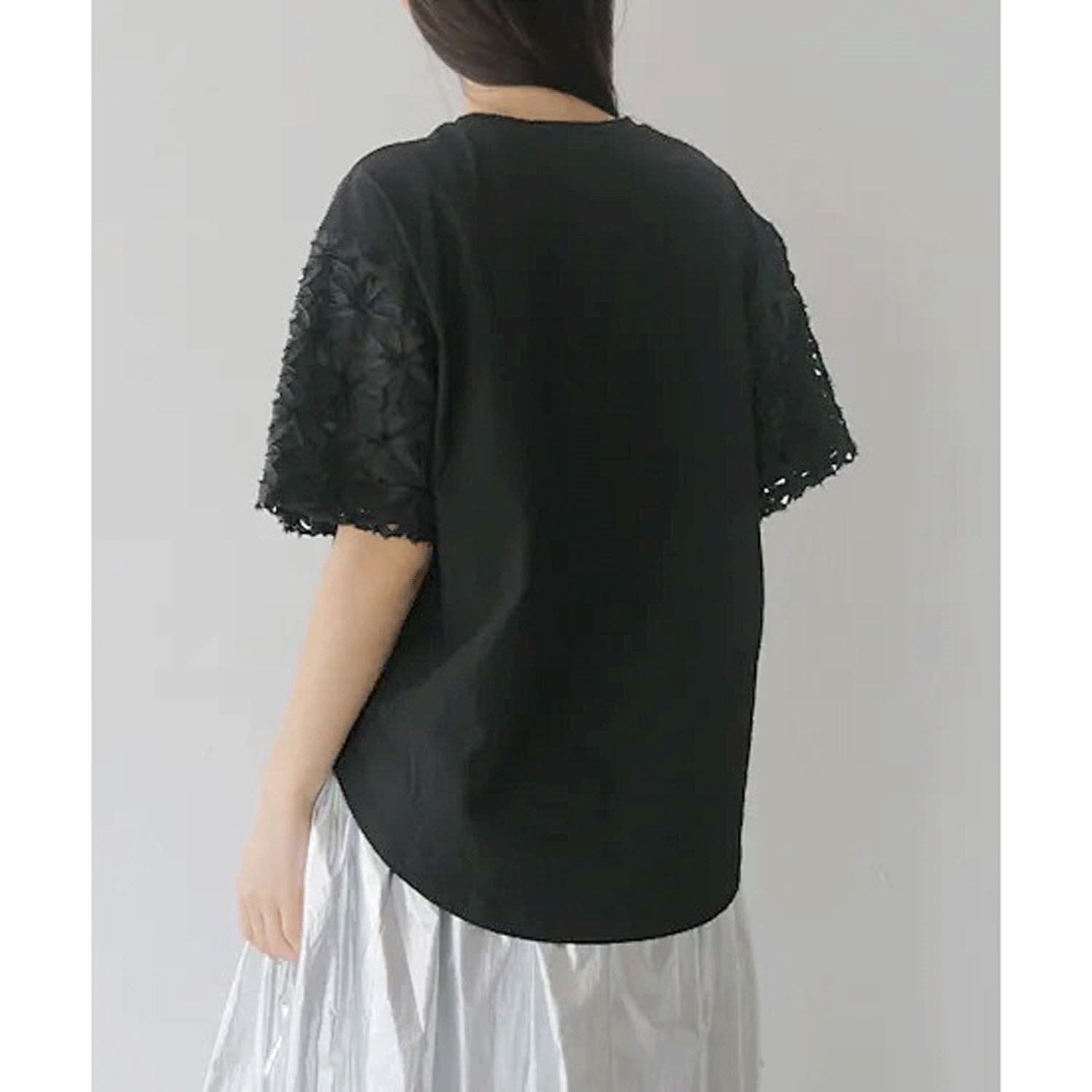 vingtrois テープ刺繍デザインロゴTシャツ - 画像2