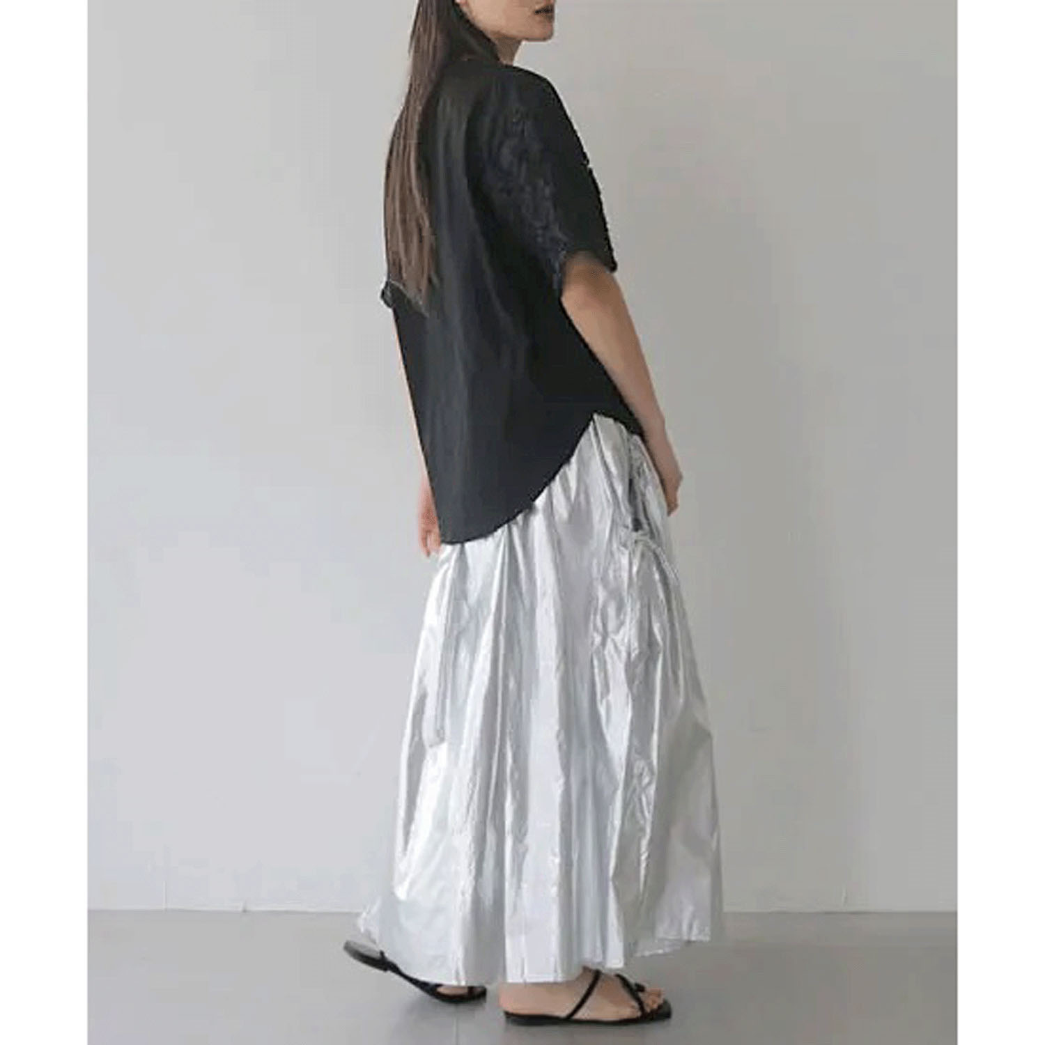 vingtrois テープ刺繍デザインロゴTシャツ - 画像4