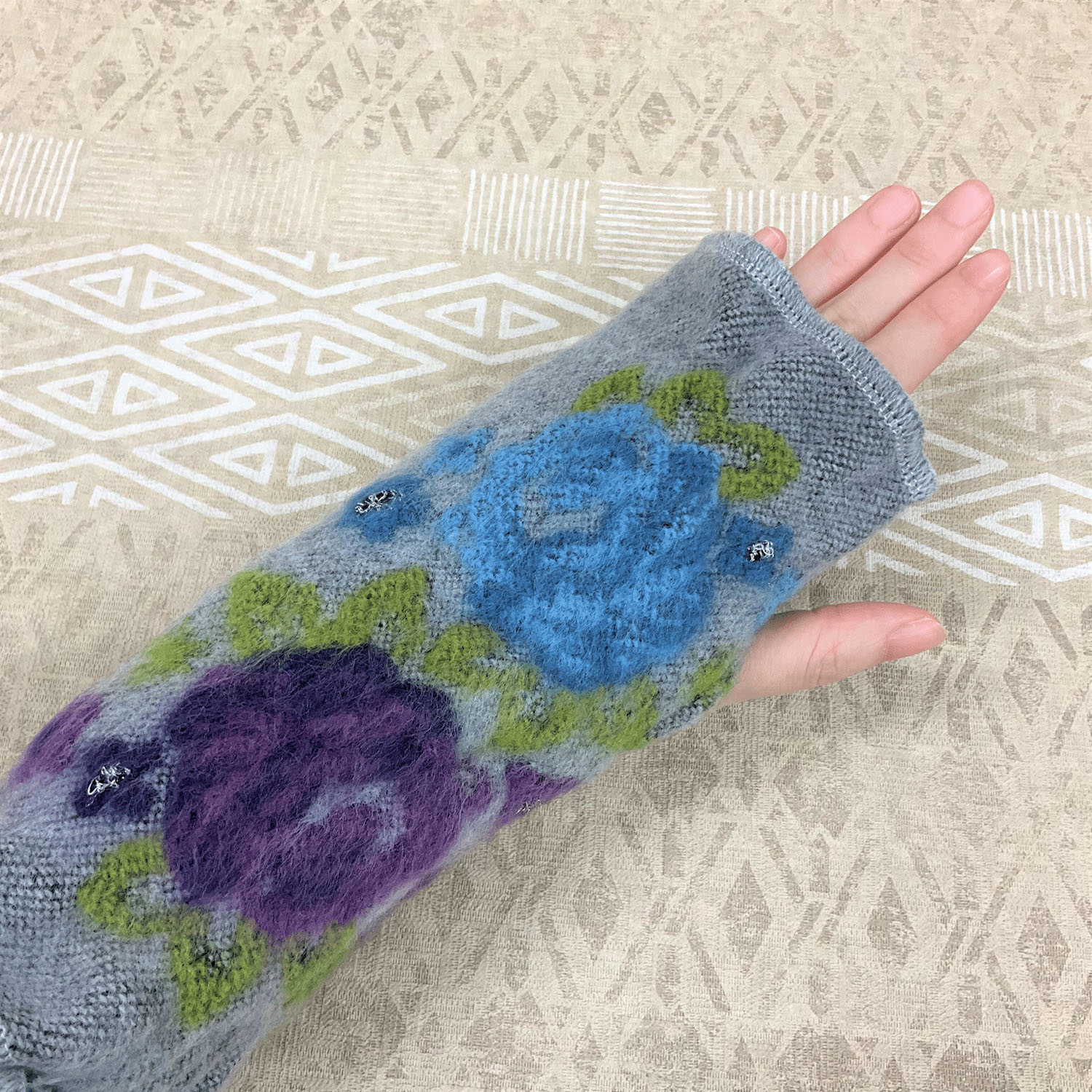 【チャコールグレー終了】ラシクモア ダブルローズ ハンドウォーマー - 画像3