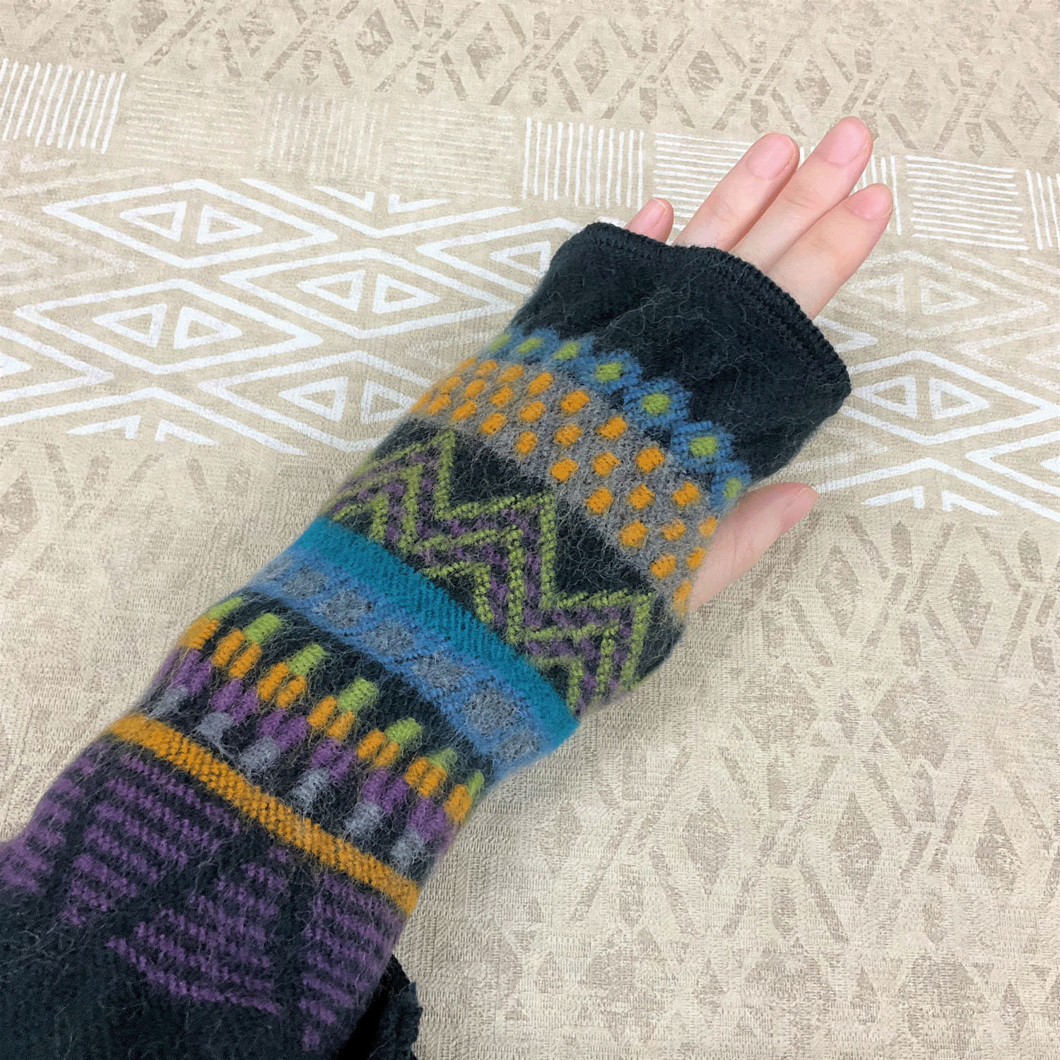 ラシクモア エスニック ハンドウォーマー - 画像3