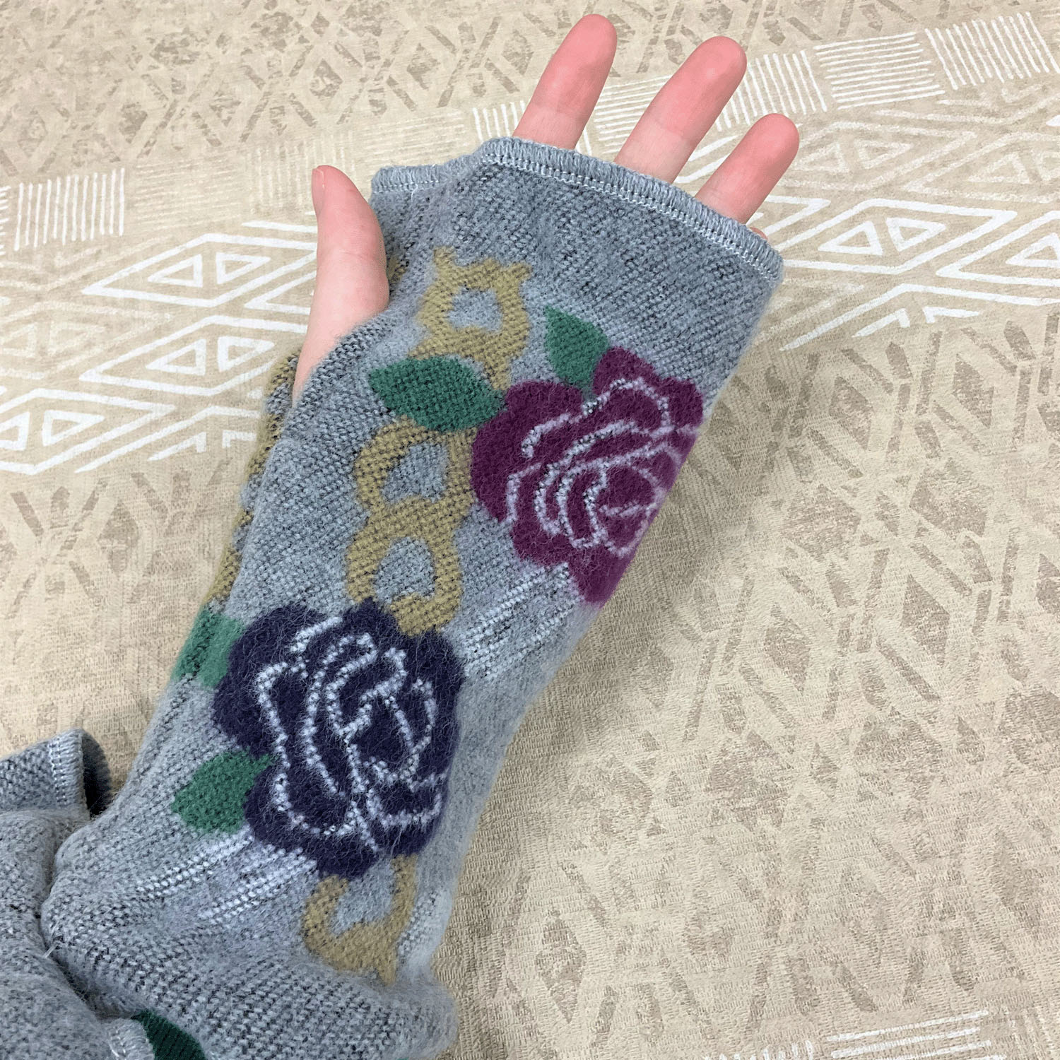 【グレー終了】ラシクモア チェーンローズ ハンドウォーマー - 画像3