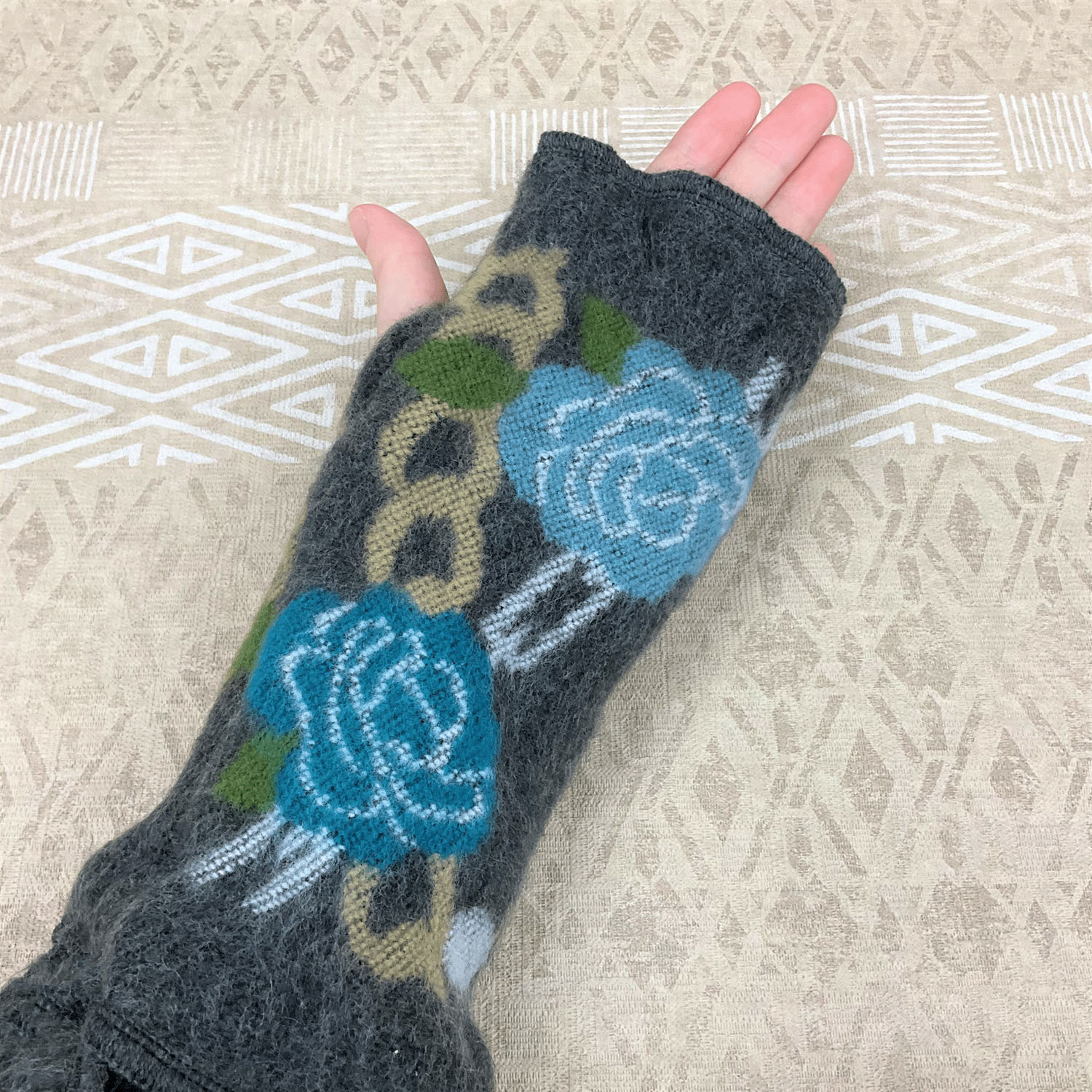 【グレー終了】ラシクモア チェーンローズ ハンドウォーマー - 画像5