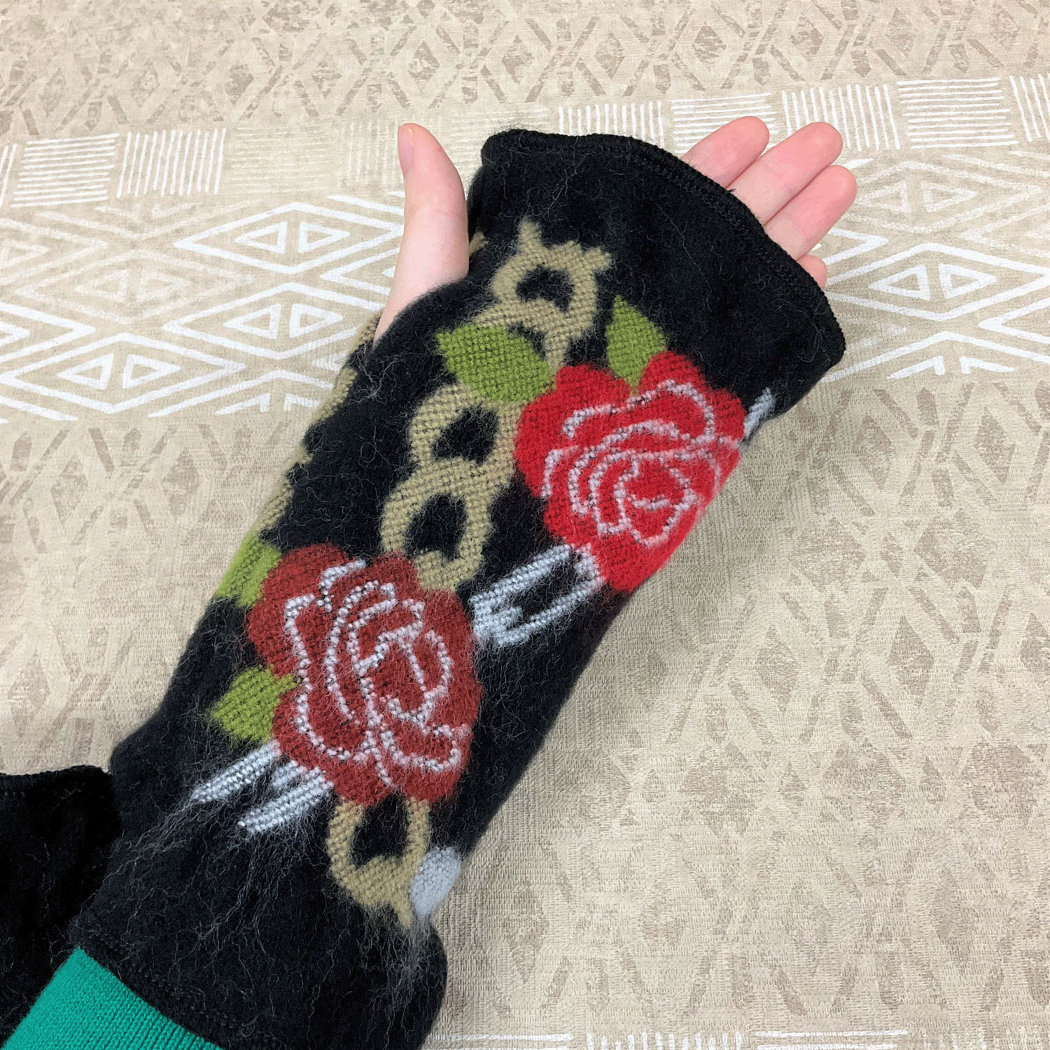 【グレー終了】ラシクモア チェーンローズ ハンドウォーマー - 画像7