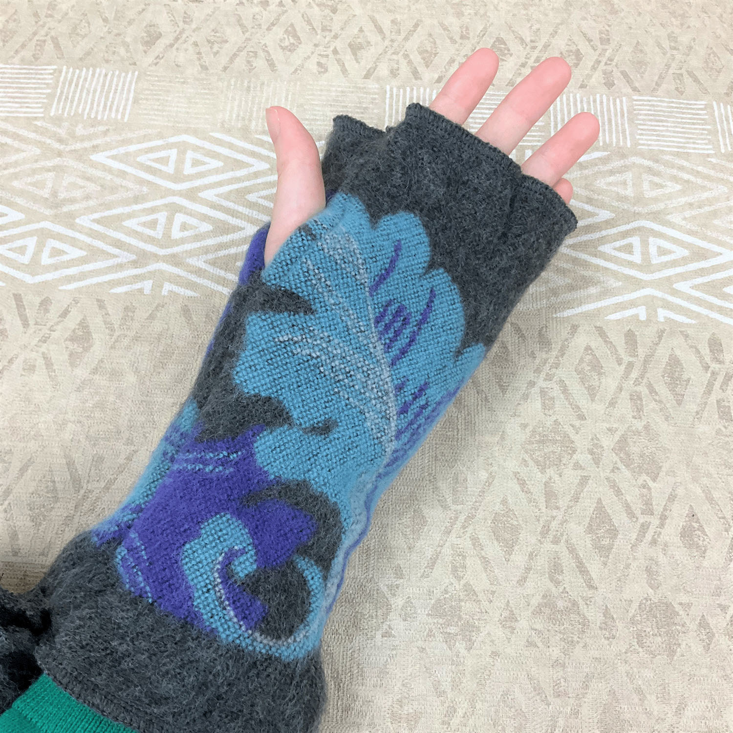 ラシクモア アカンサス ハンドウォーマー - 画像8