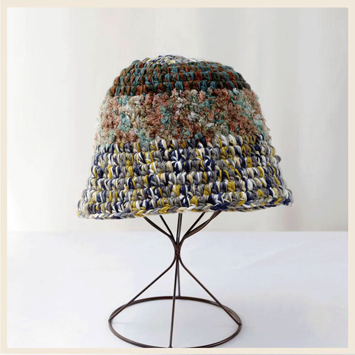 アクリル配色ニット帽 - 画像2