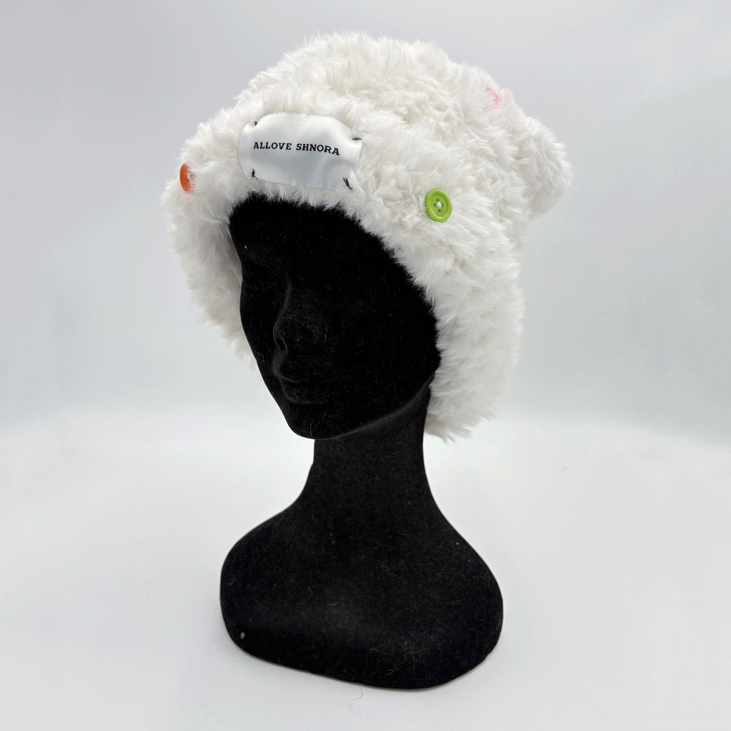 ふわふわボタンニット帽