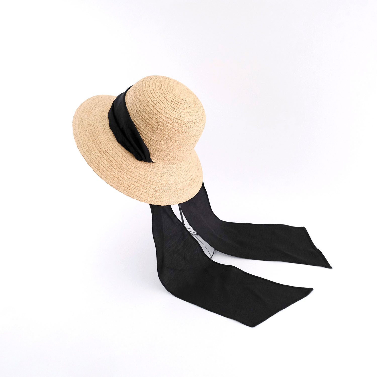 被るだけでこなれた仕上がりに ラフィアのロングリボンハット - 画像5