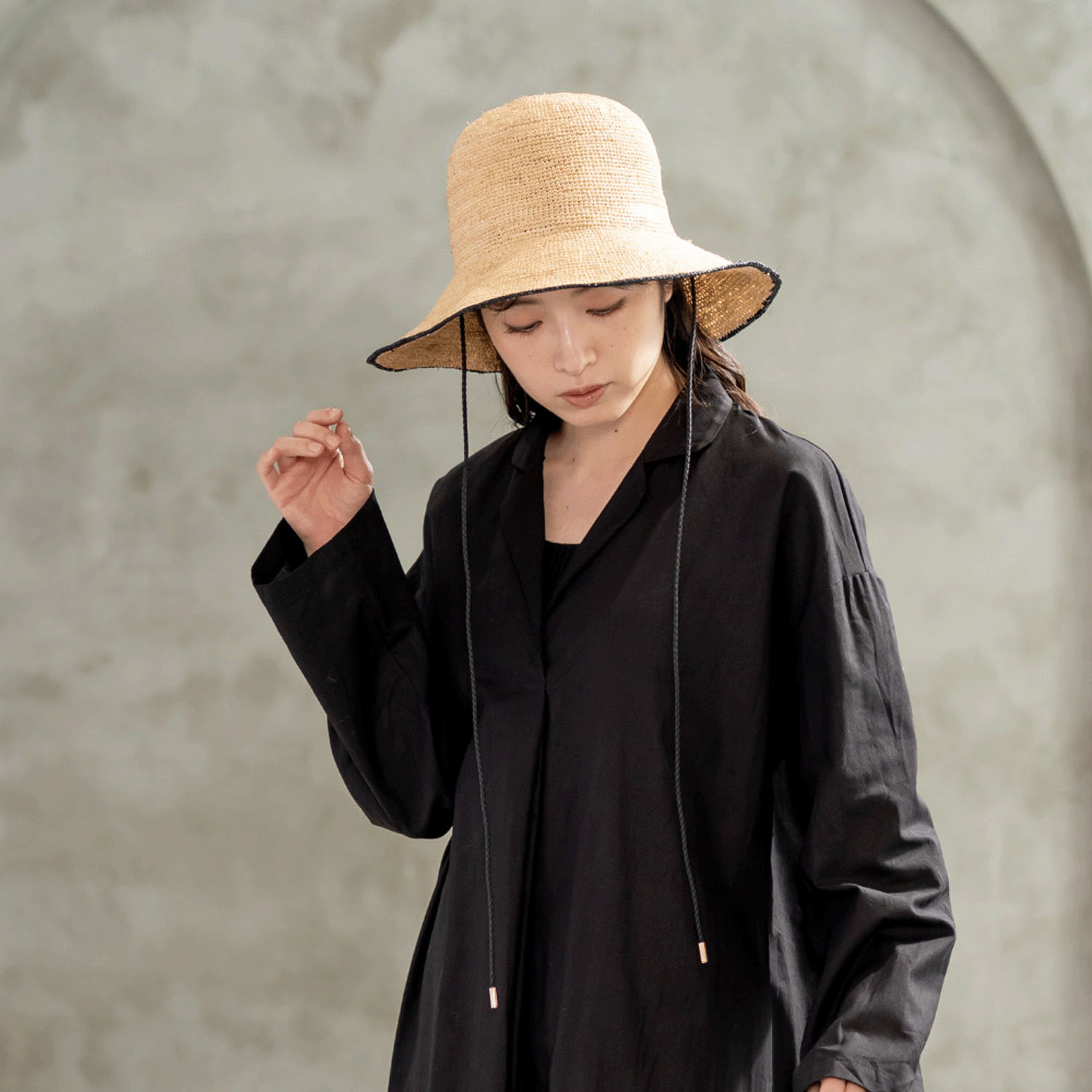 ブリムで差がつく ラフィアのキャペリンハット