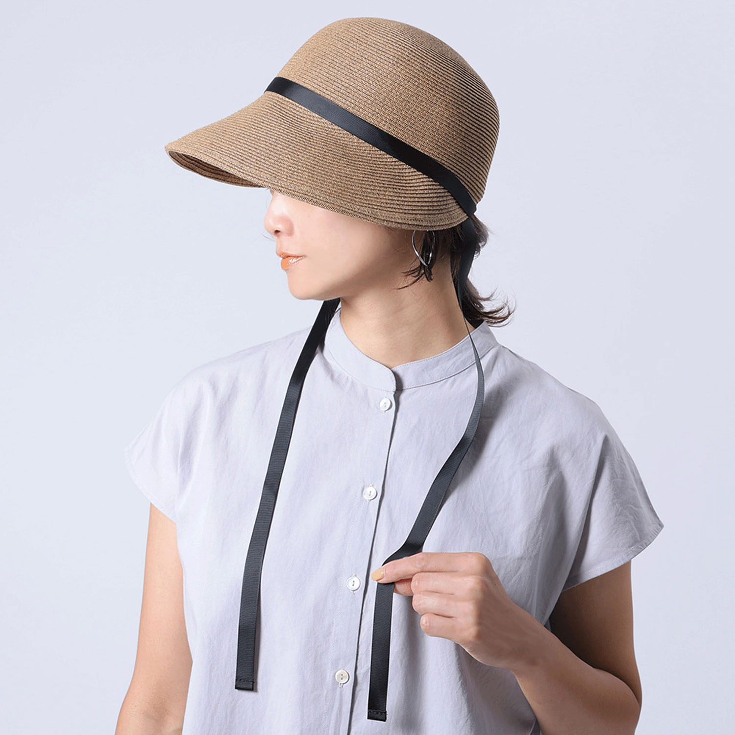 品よくかぶれる たっぷりブリムのジョッキーキャップ - 画像1