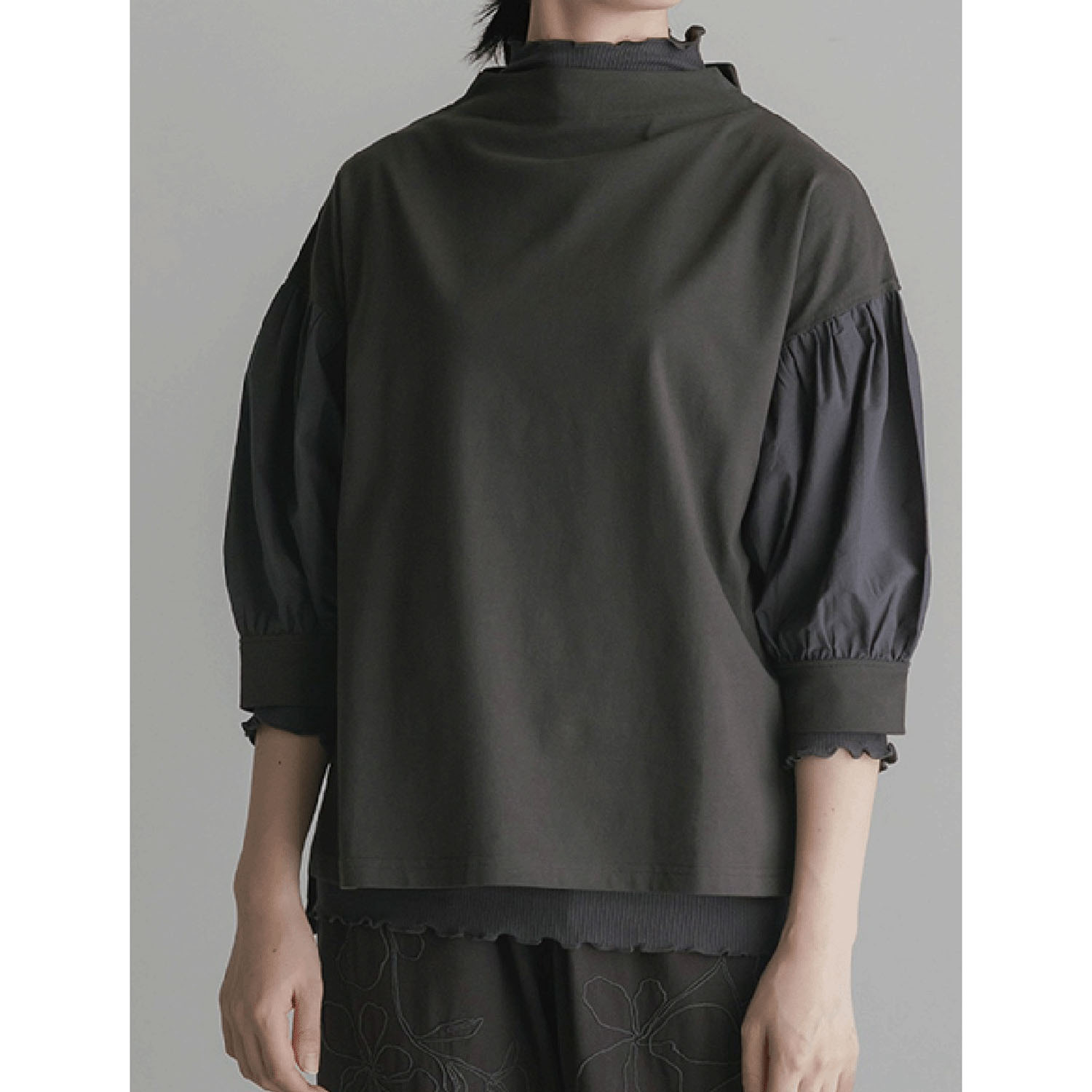 LILASIC ギャザースリーブプルオーバー