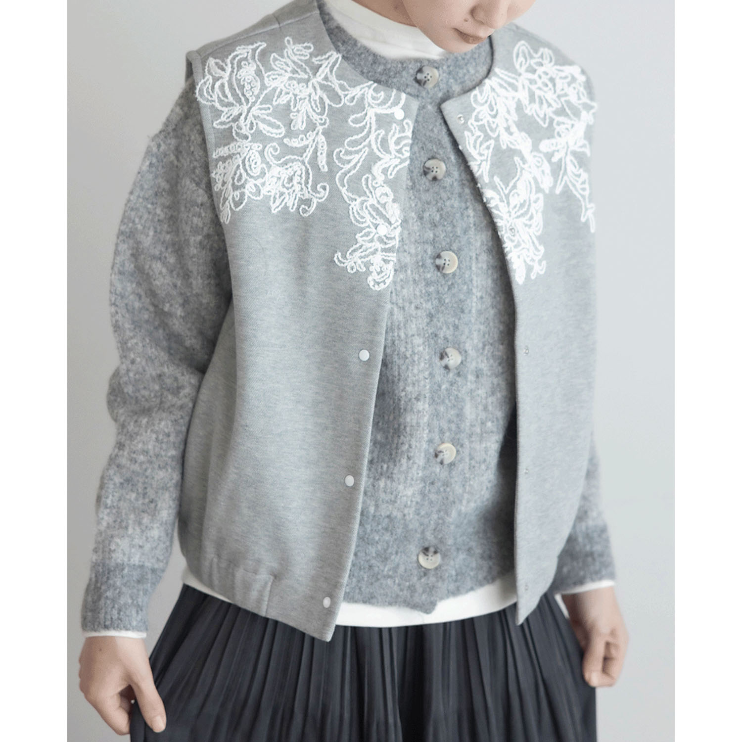 LILASIC エンブロイダリーカノコ裏起毛ジレ - 画像1