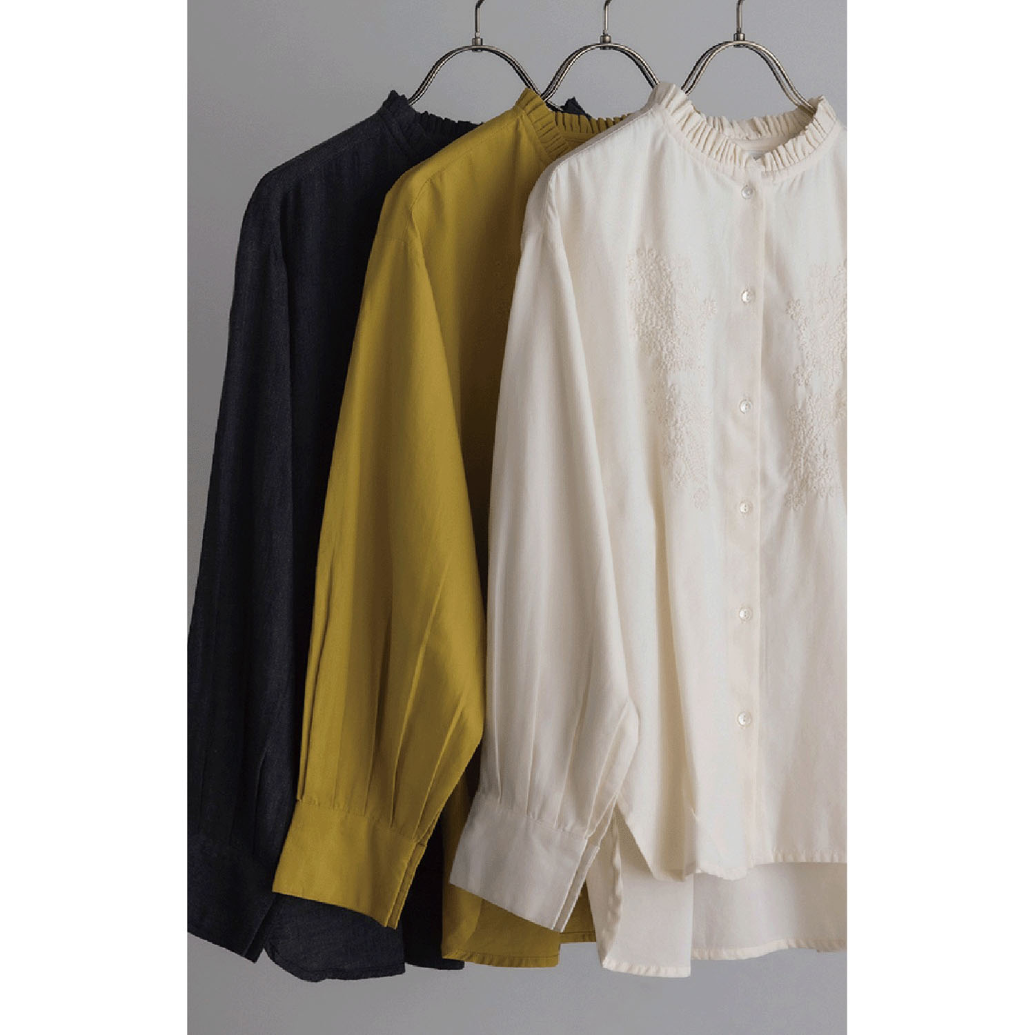 LILASIC フリルカラー刺しゅうブラウス - 画像2