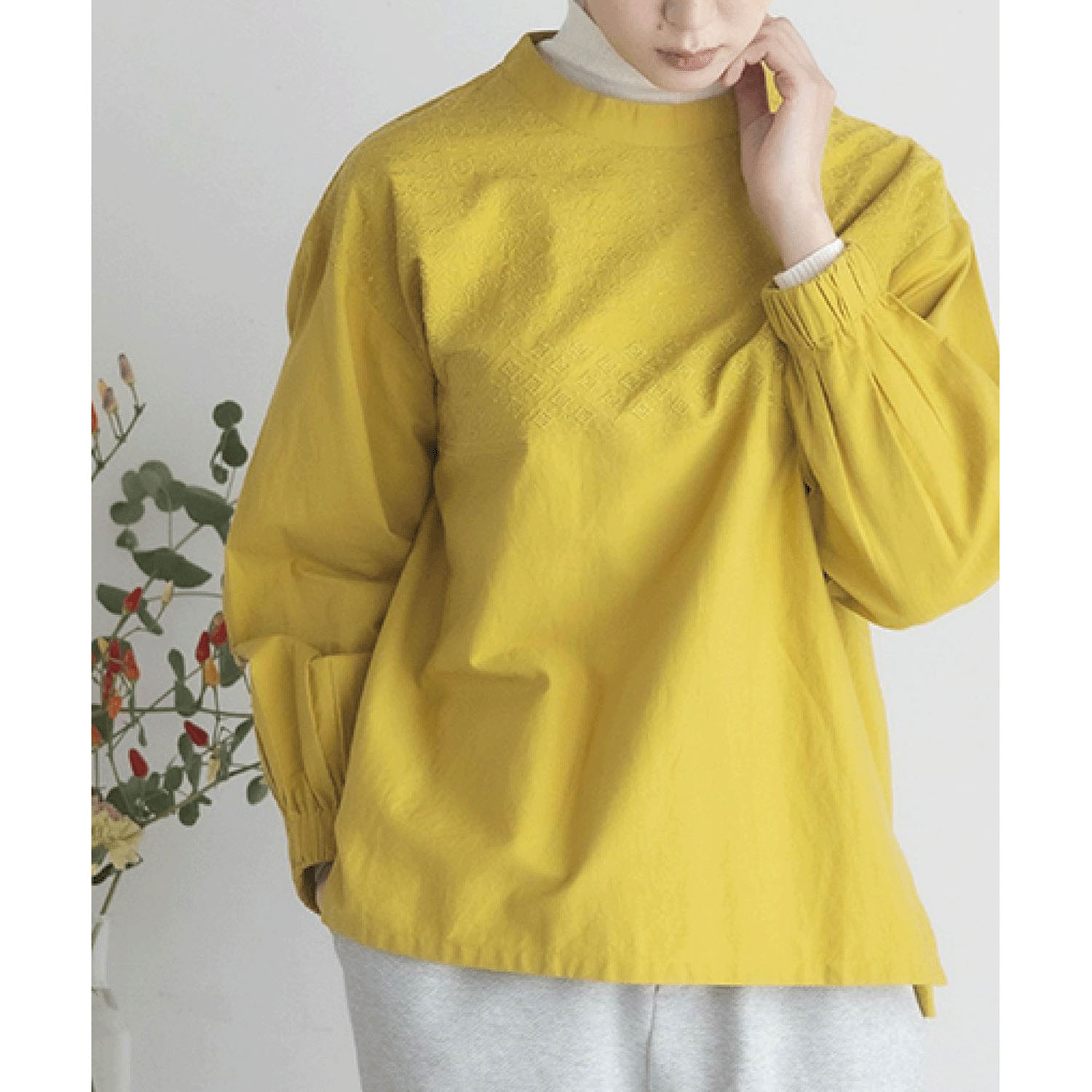 LILASIC 刺しゅうプルオーバー