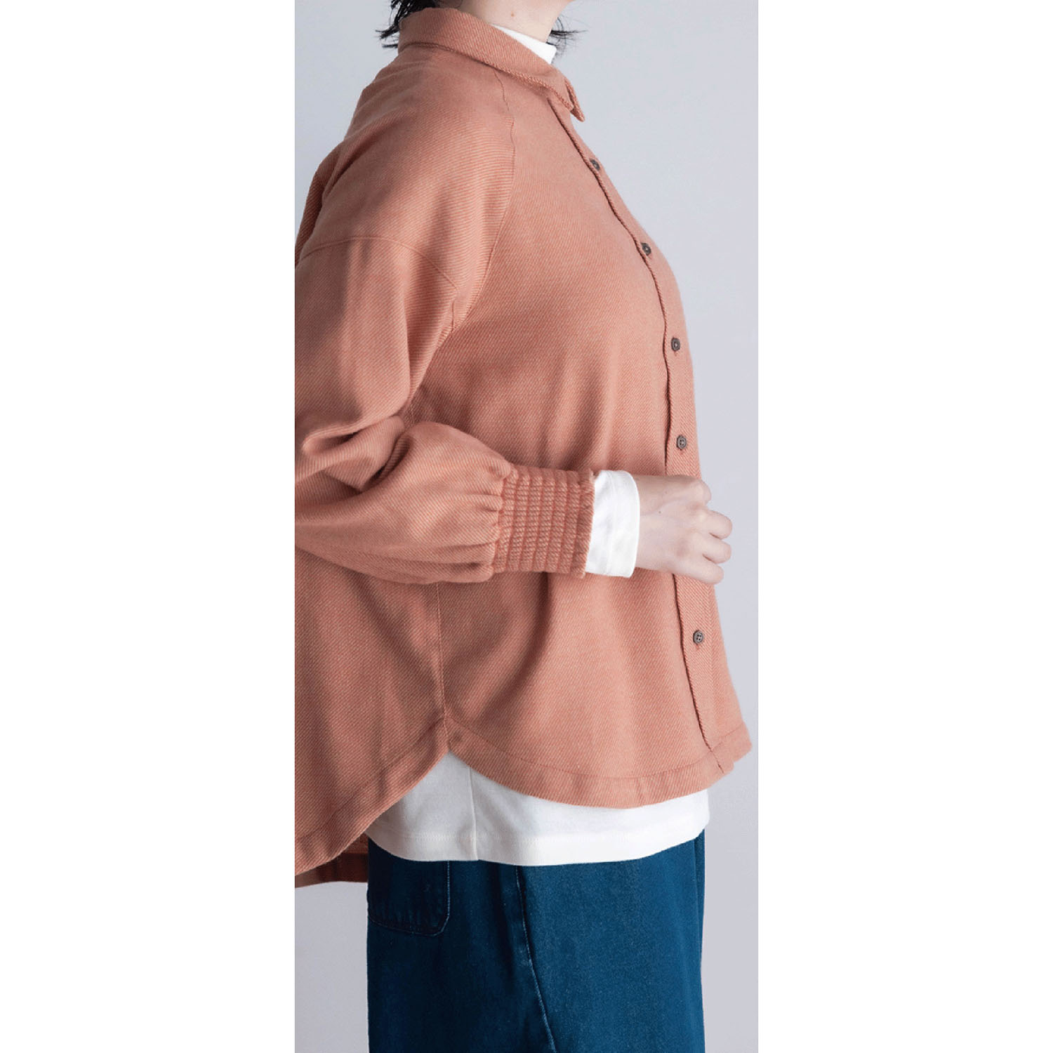 LILASIC ギャザーカフスブラウス - 画像5