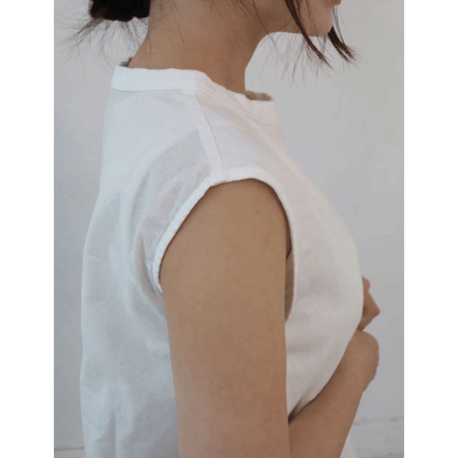 YARRA 布帛コンビノースリーブプルオーバー - 画像4