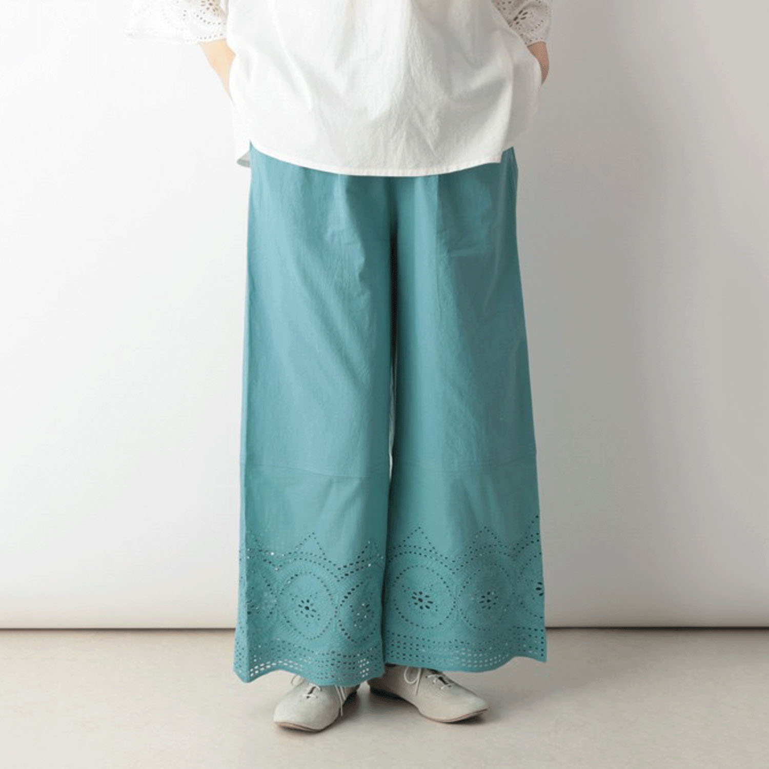 東京かんかん 縁がかわいい刺繍コットンパンツ