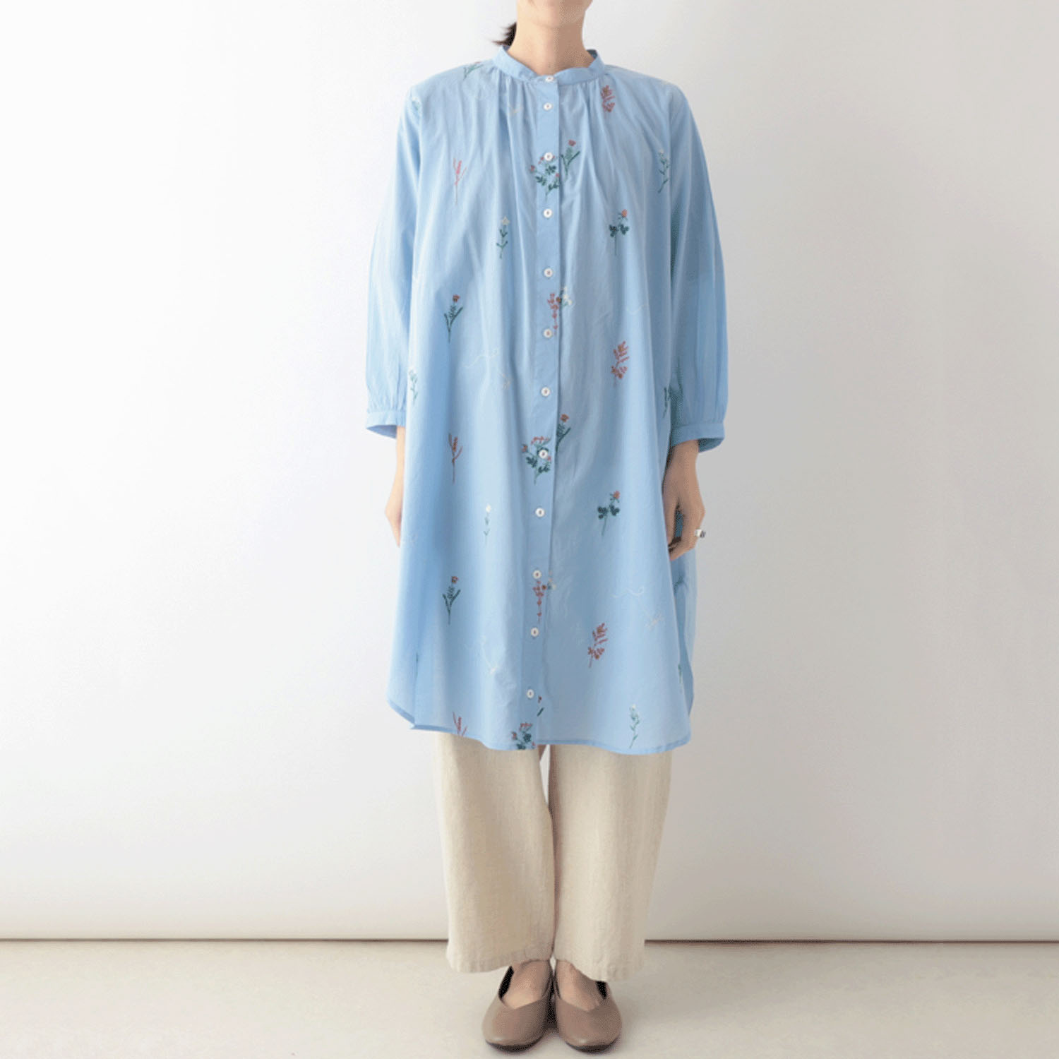 東京かんかん お花とトンボ刺繍コットンシャツワンピース - 画像1