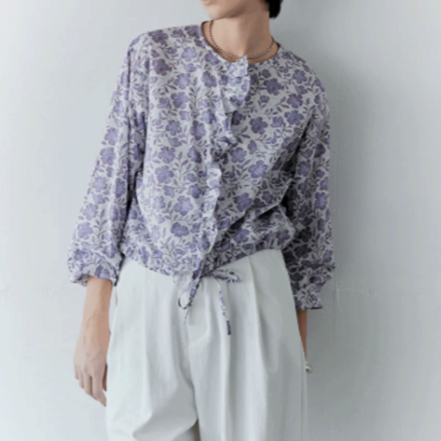 doux bleu フラワーモダンプリントフリルブラウス - 画像6