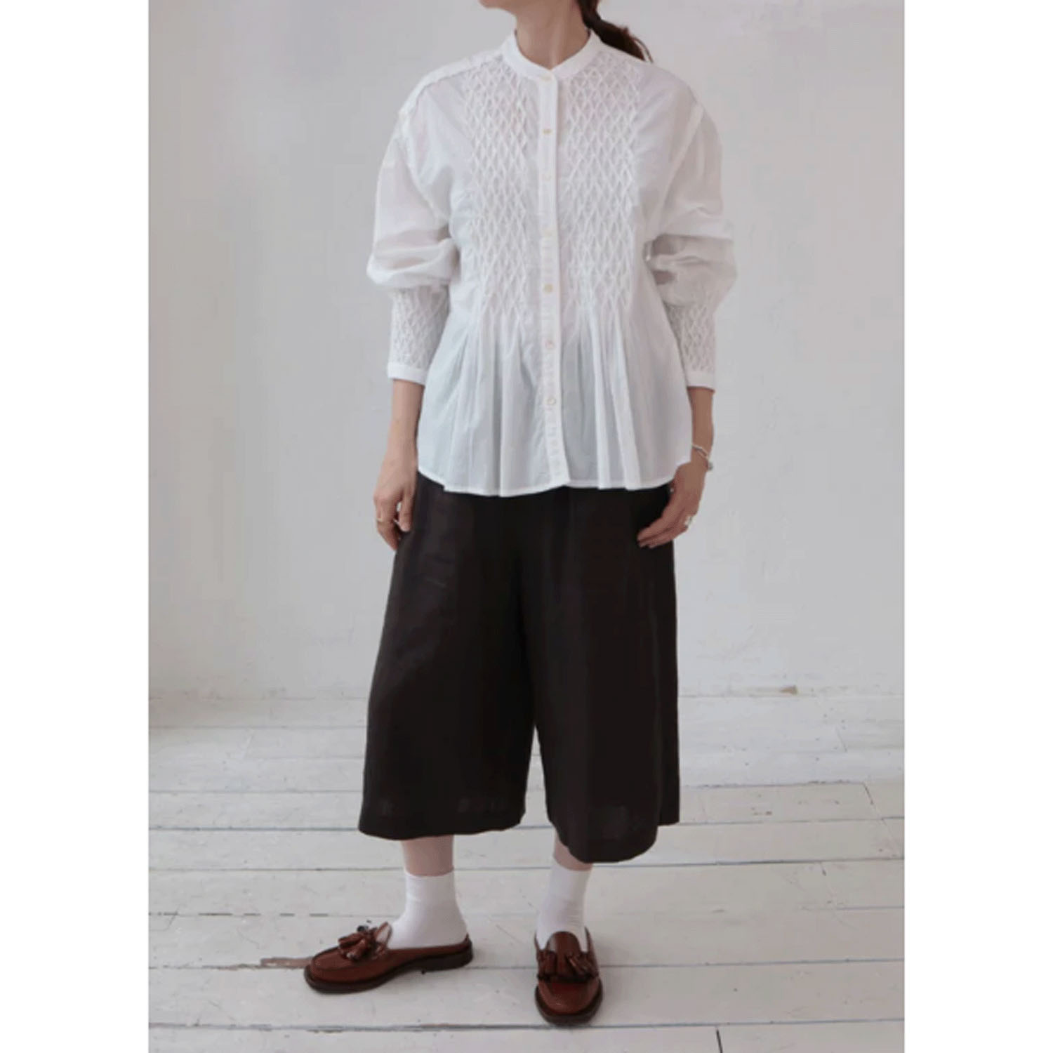 doux bleu ハンドスモッキング刺繍シャツ - 画像4