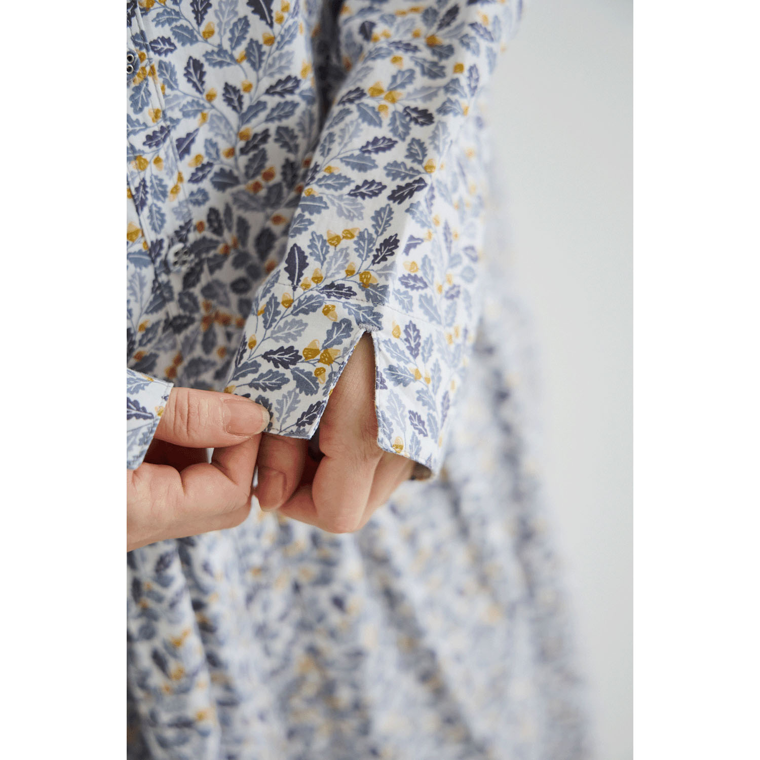 YURK geniet van ギャザーワンピース - 画像5