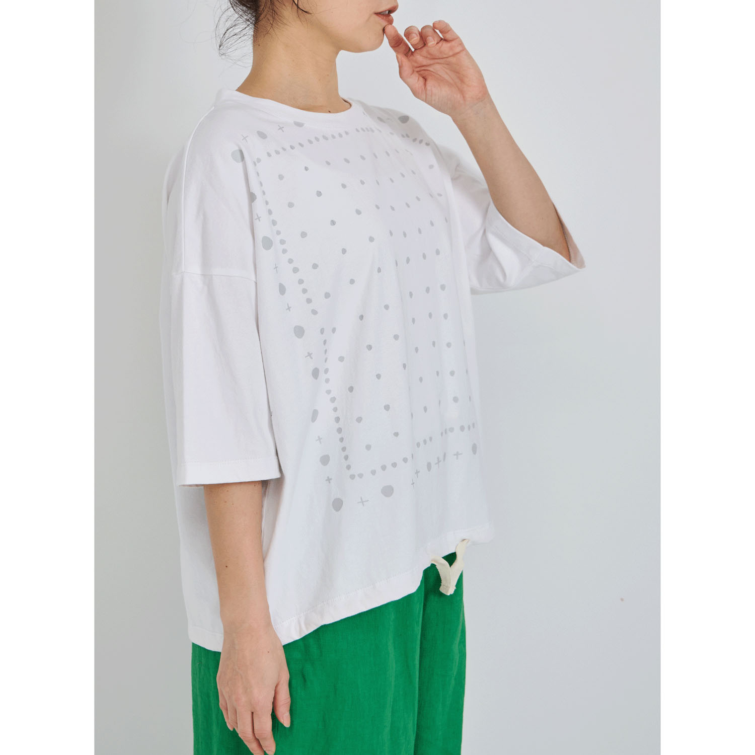 YURK geniet van バンダナ風プリントT - 画像3