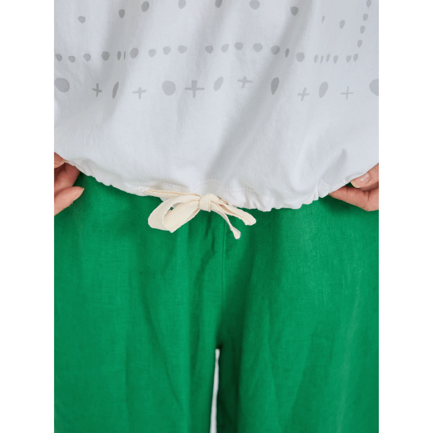 YURK geniet van バンダナ風プリントT - 画像5