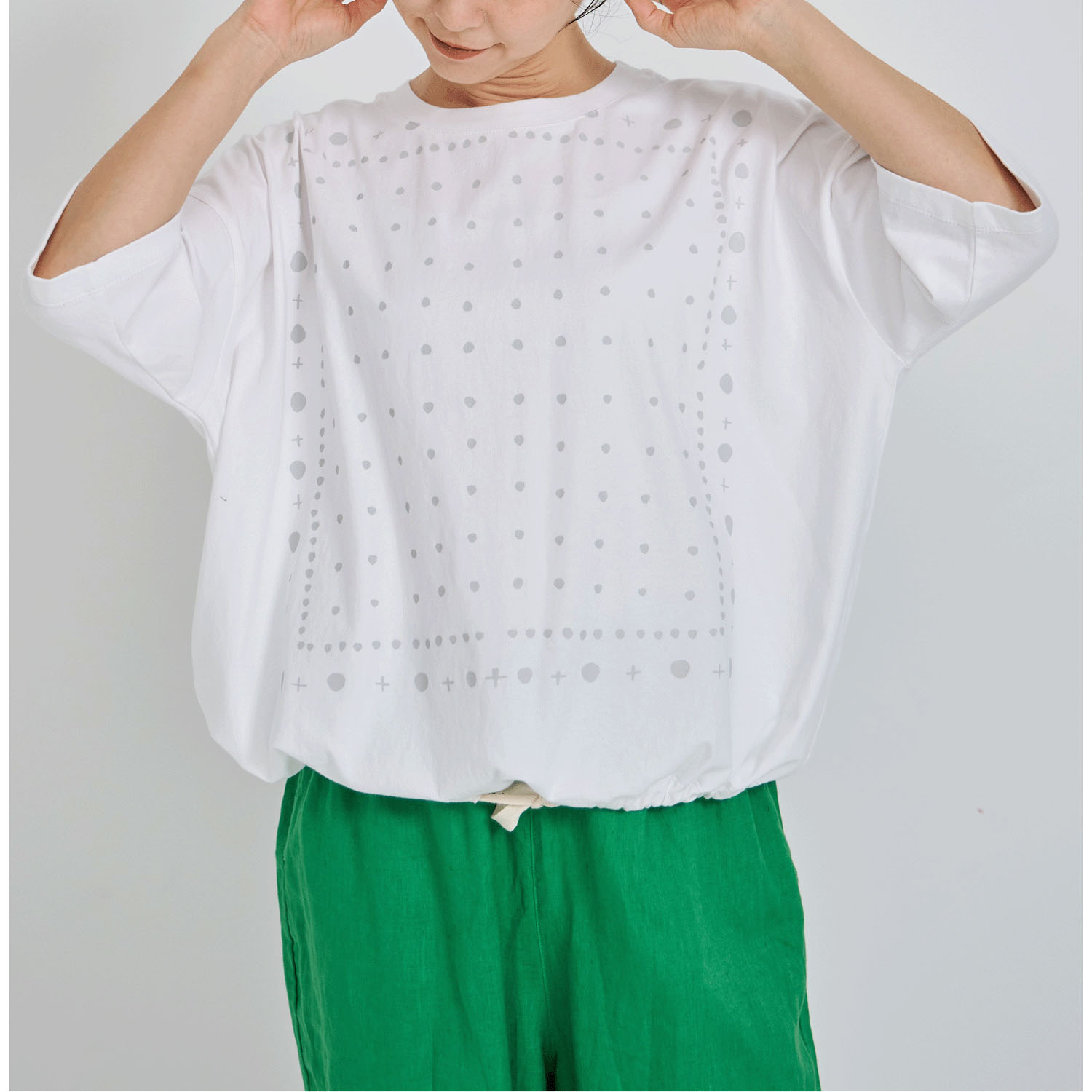 YURK geniet van バンダナ風プリントT