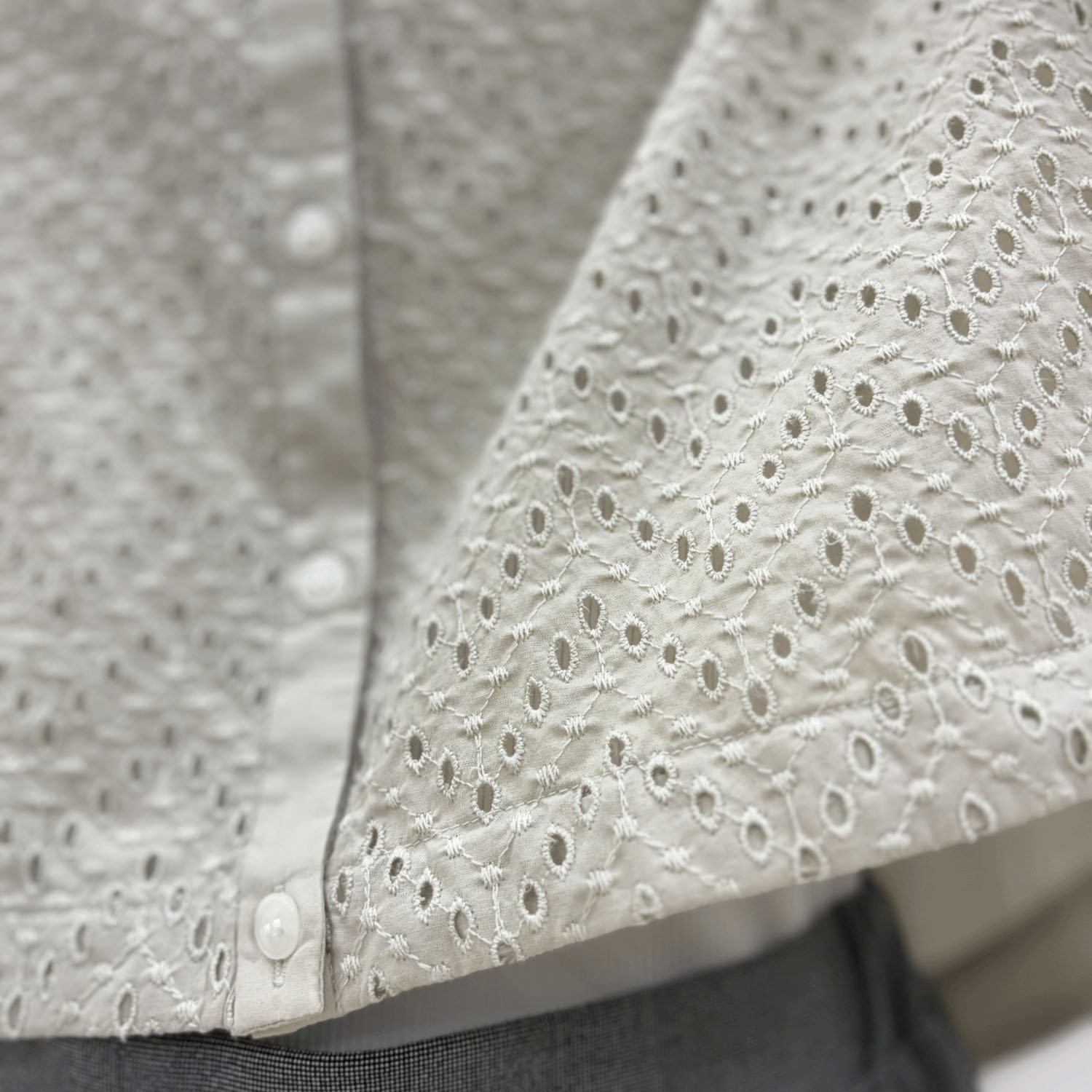 ギザギザ刺繍ブラウス - 画像5