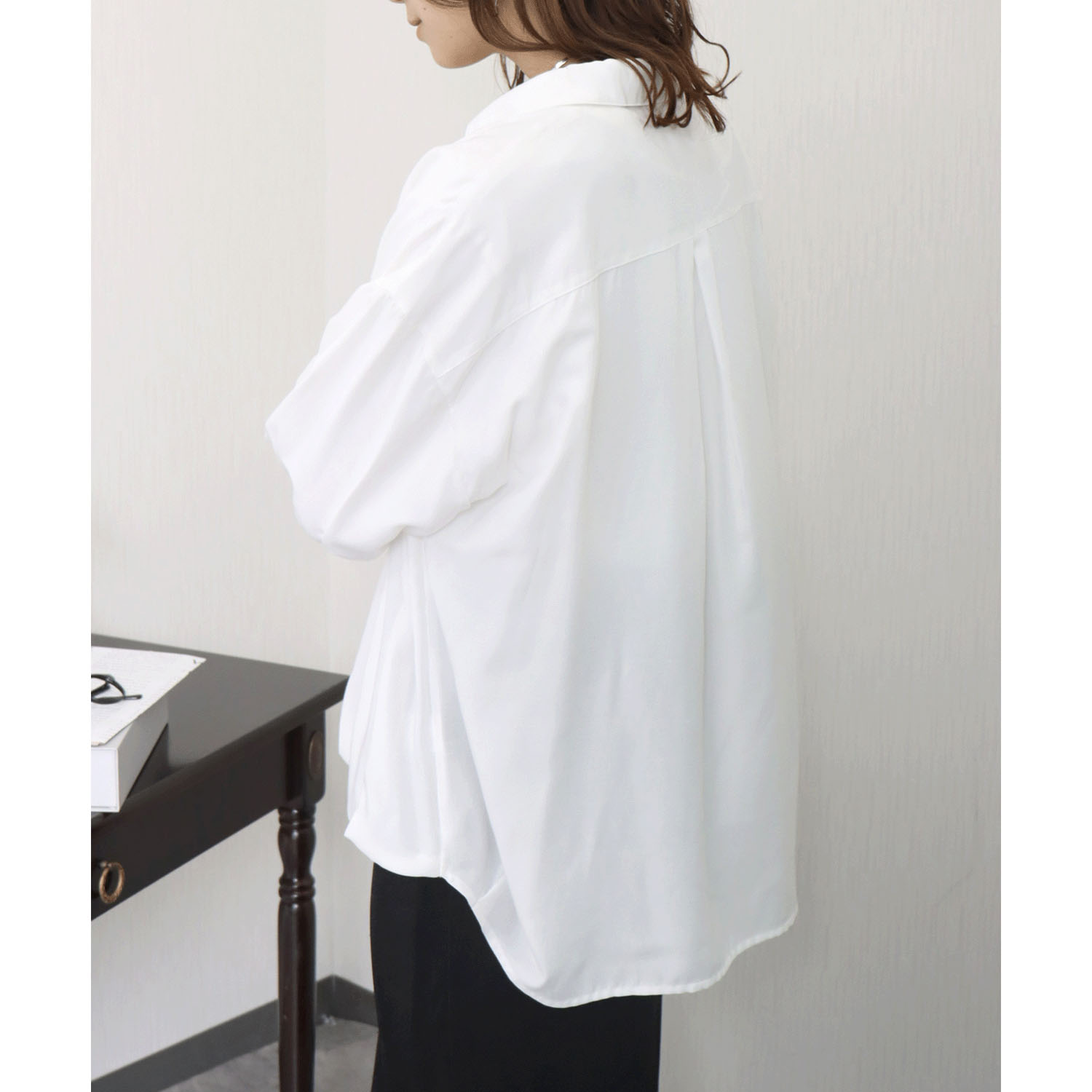 【お取寄せ】 マーブルワルツ とろみフランス綾 裾タックシャツ - 画像4