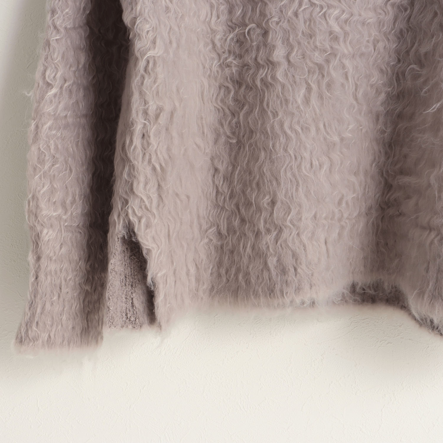 【Inst Live】MAFRAIS ブークレ起毛Vネックプルオーバー - 画像5