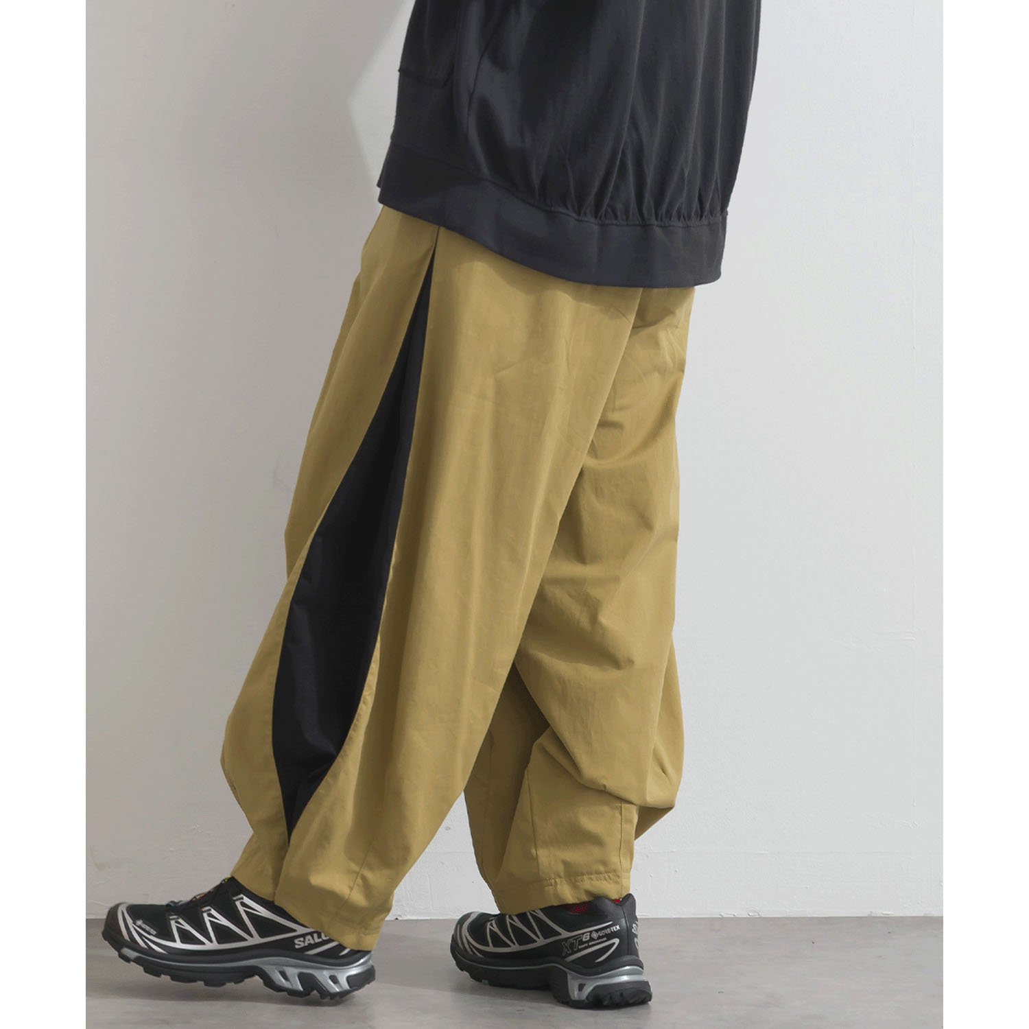 【ETONET限定】 iriey 脇タックコクーンパンツ - 画像13